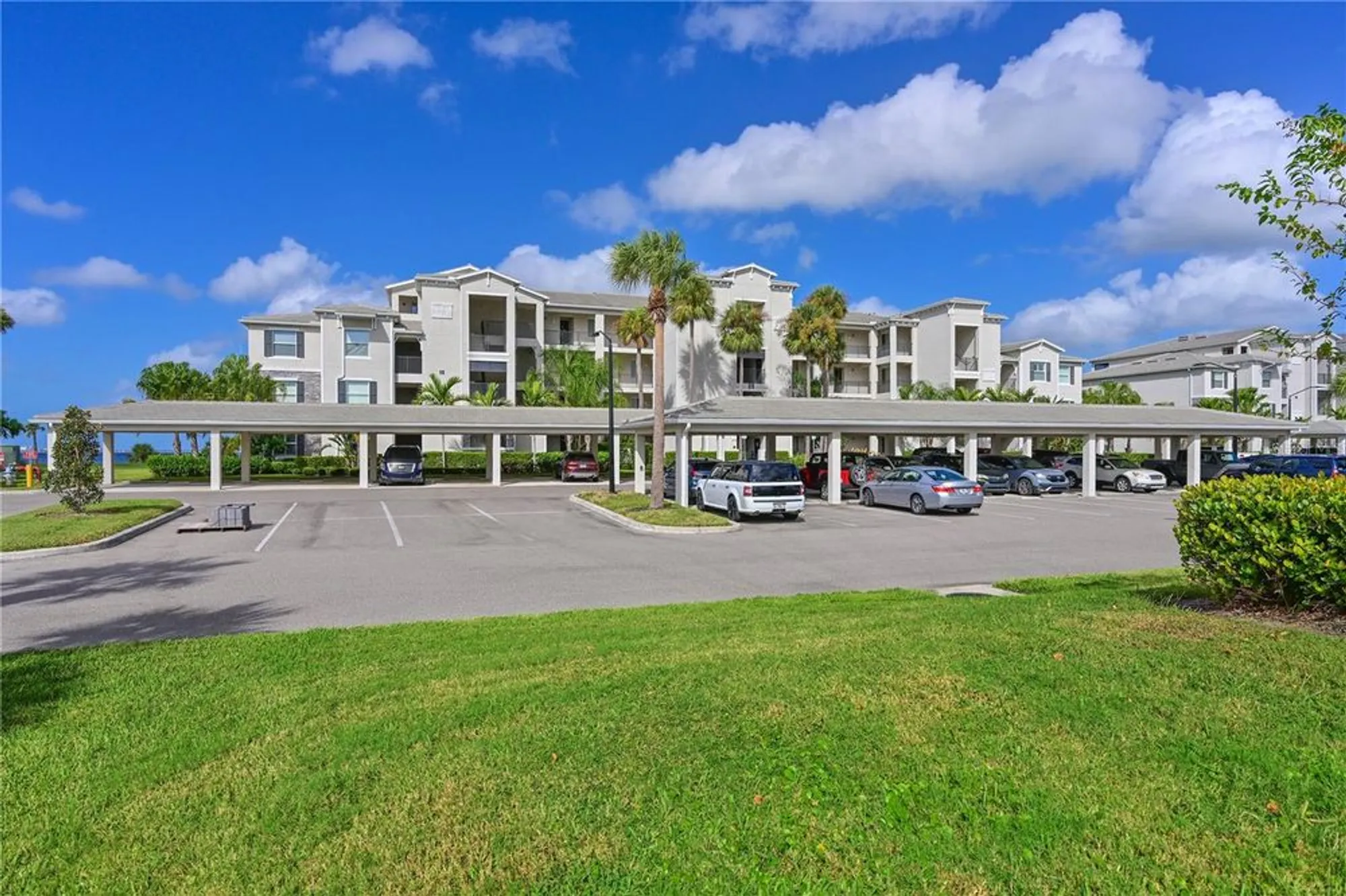 Property Slideshow image 3 of 74 | 910 tidewater shores loop 102, Bradenton, FL, 34208