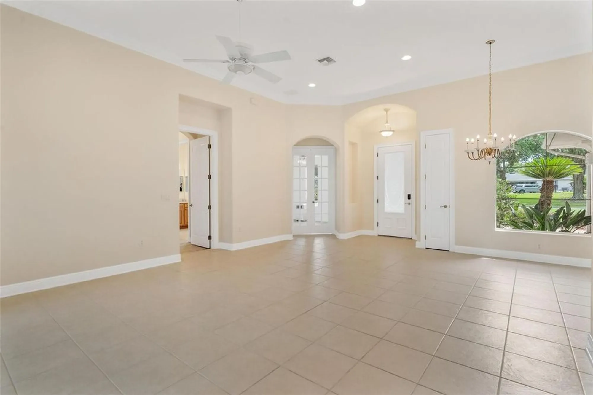 Property Slideshow image 14 of 49 | 5239 grove mnr, Lady Lake, FL, 32159