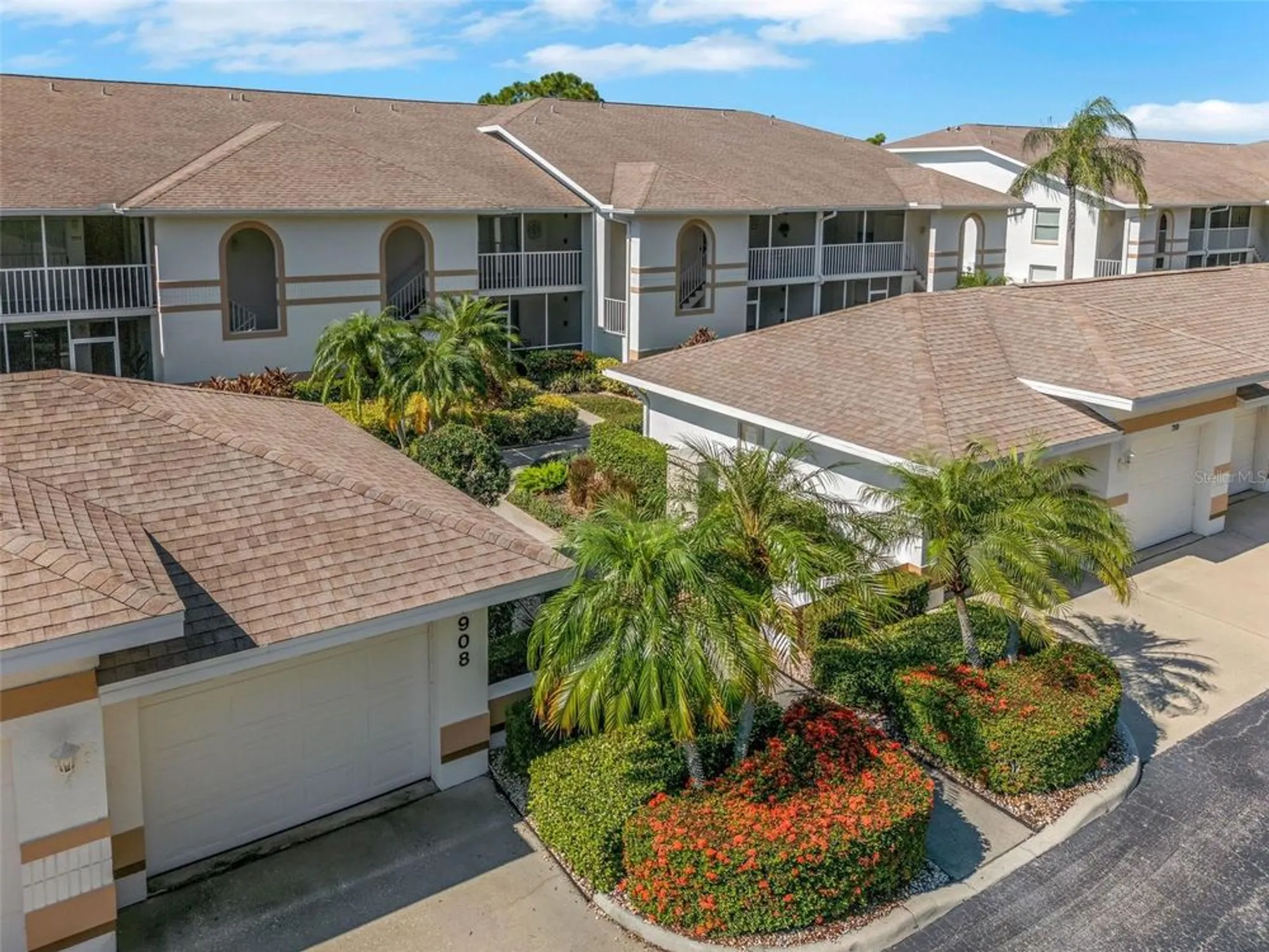Property Slideshow image 20 of 27 | 6908 drewrys blf 704, Bradenton, FL, 34203