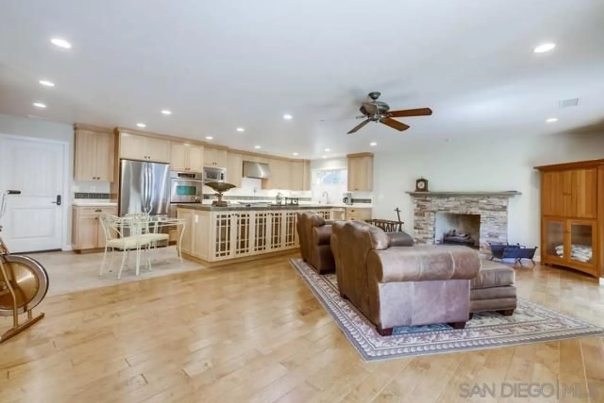 Property Slideshow image 9 of 44 | 1454 la plaza dr, San Marcos, CA, 92078