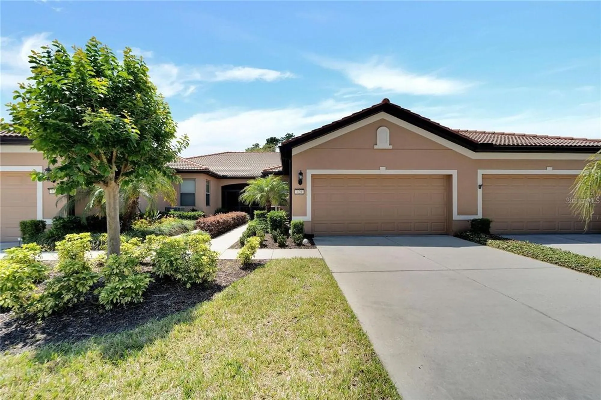 Property Slideshow image 1 of 35 | 428 seneca falls dr, Apollo Beach, FL, 33572