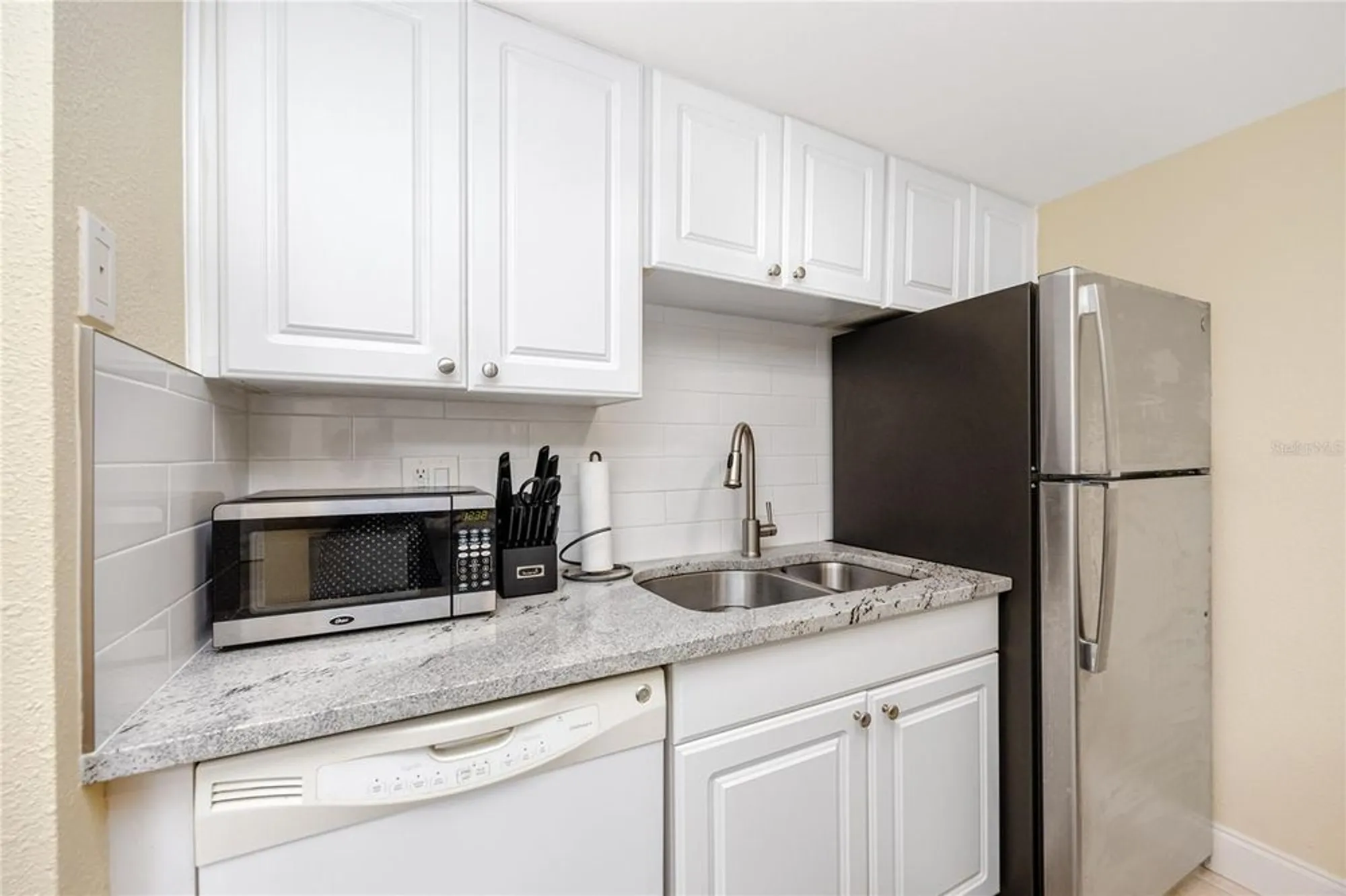 Property Slideshow image 17 of 59 | 7645 sun island dr 304, South Pasadena, FL, 33707