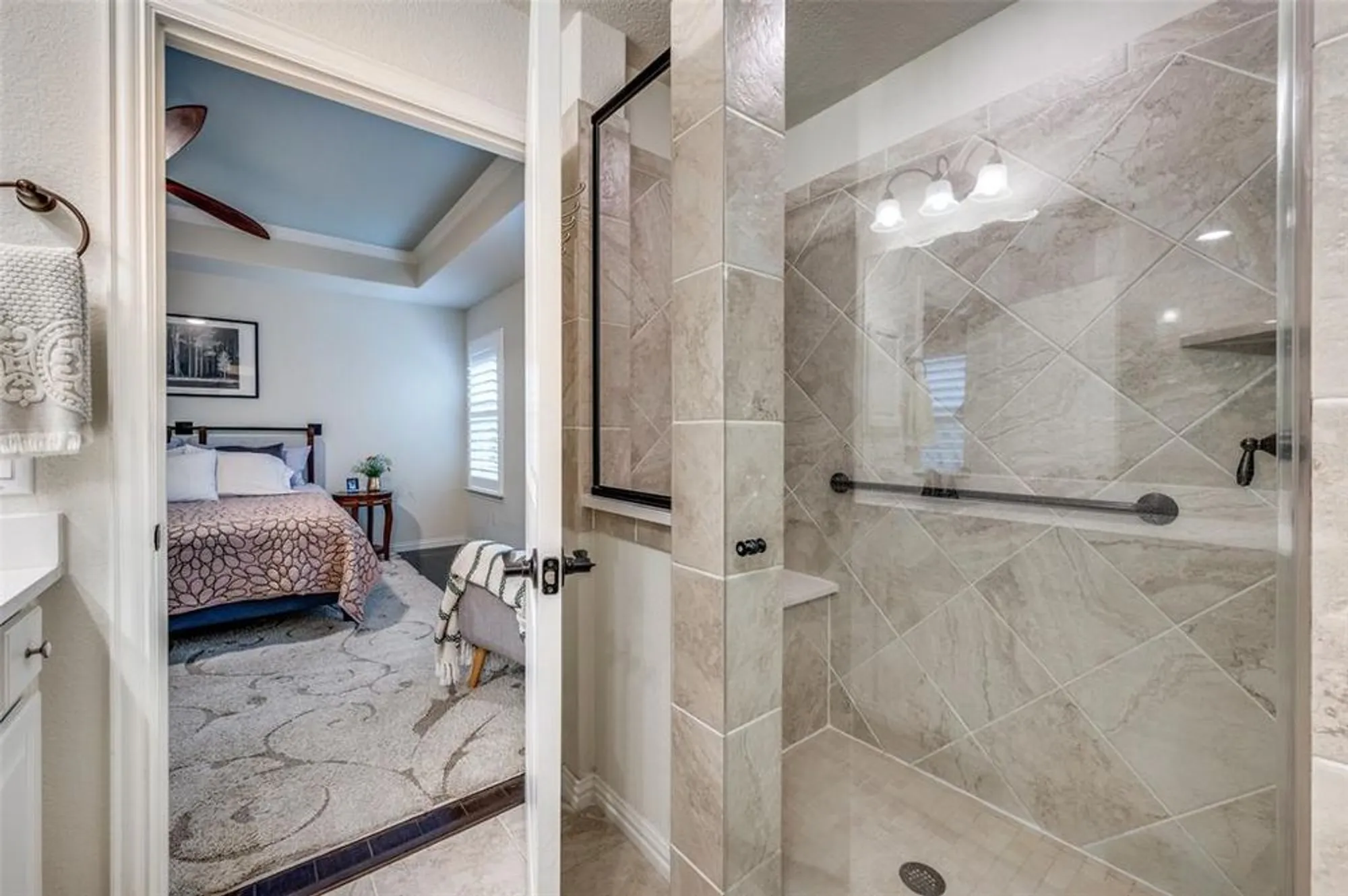 Property Slideshow image 11 of 33 | 2068 bentwater ln, Frisco, TX, 75036