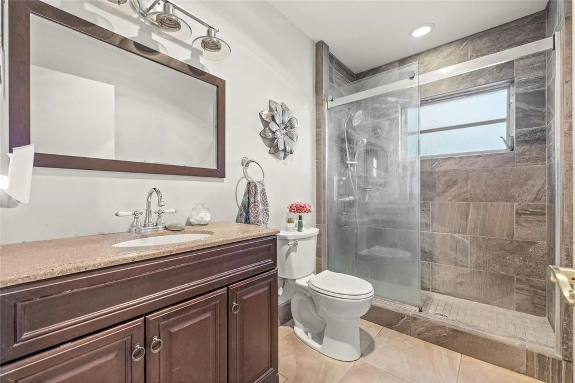 Property Slideshow image 21 of 42 | 2416 world parkway blvd 26, Clearwater, FL, 33763