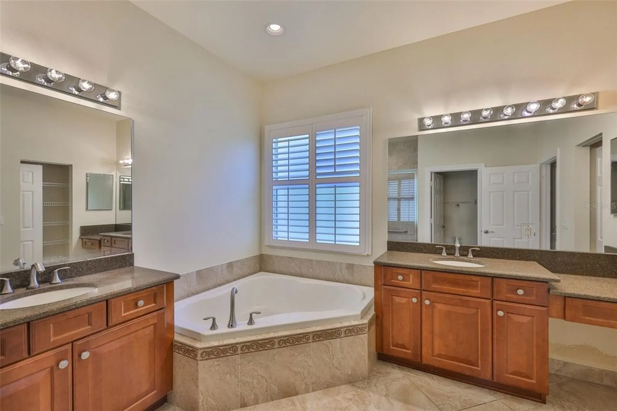 Property Slideshow image 32 of 75 | 16227 cape coral dr, Wimauma, FL, 33598