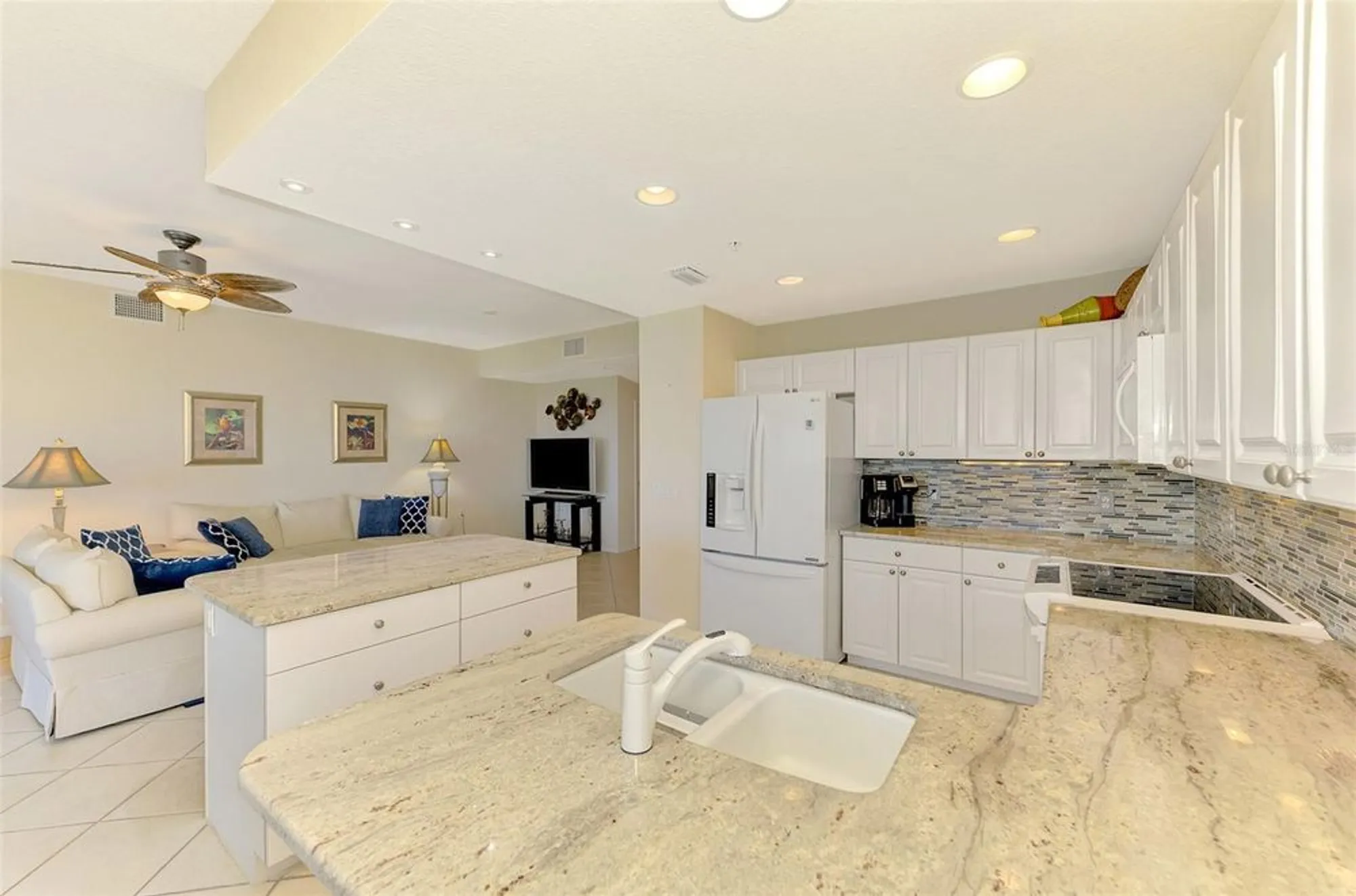 Property Slideshow image 16 of 82 | 4692 club dr # 101, Port Charlotte, FL, 33953