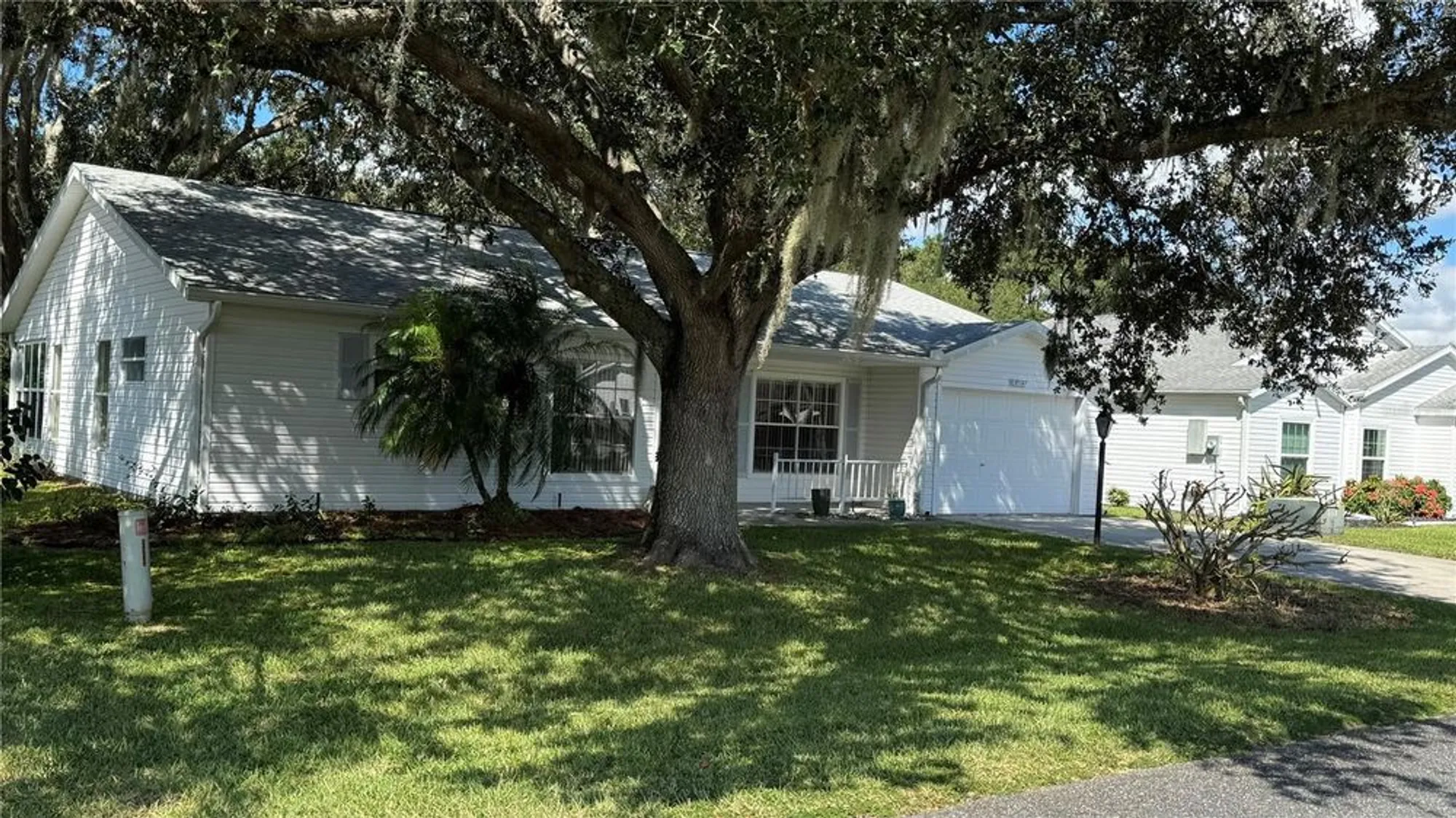 Property Slideshow image 3 of 100 | 25527 oak aly, Leesburg, FL, 34748