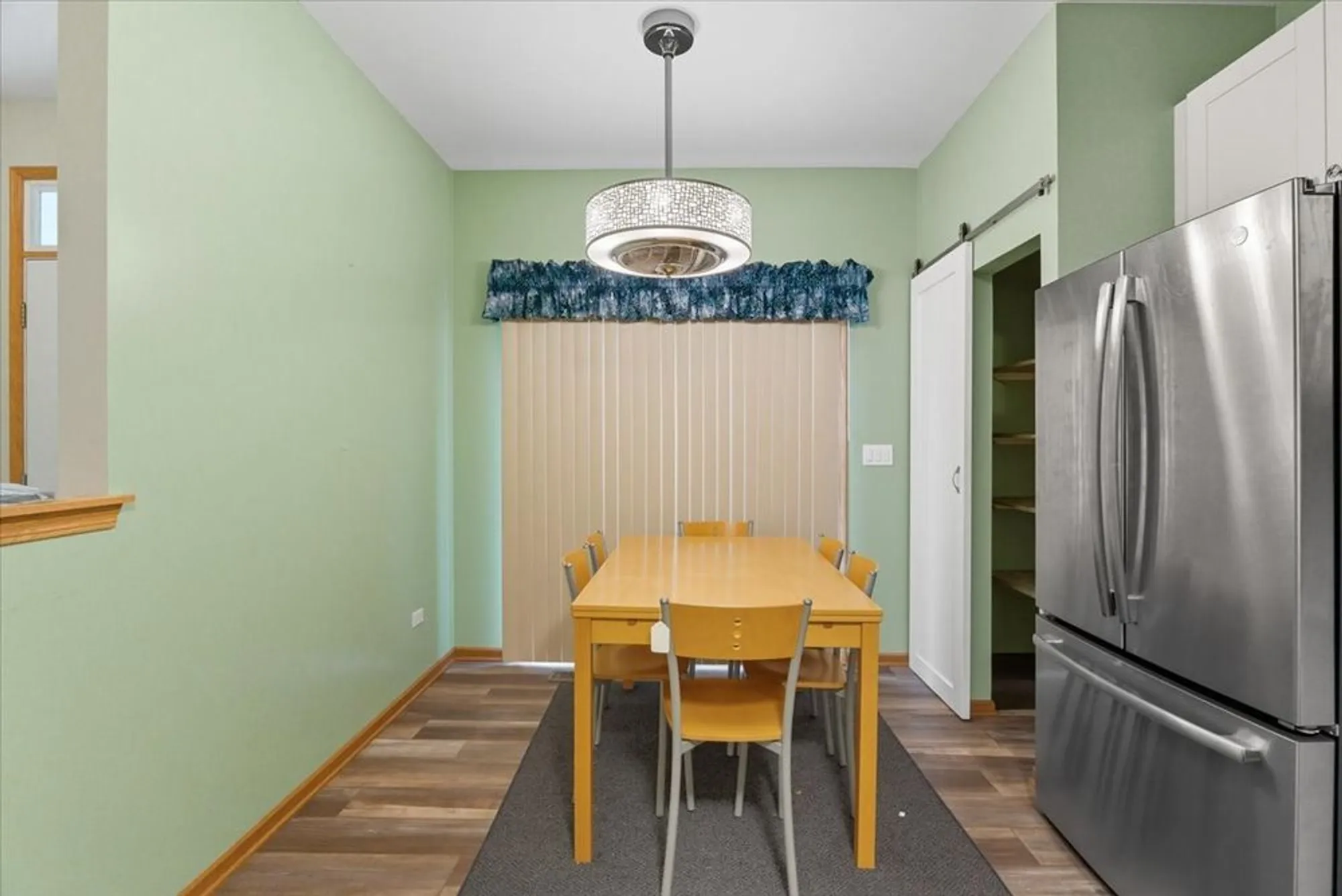 Property Slideshow image 9 of 25 | 2346 ashbrook ln, Grayslake, IL, 60030