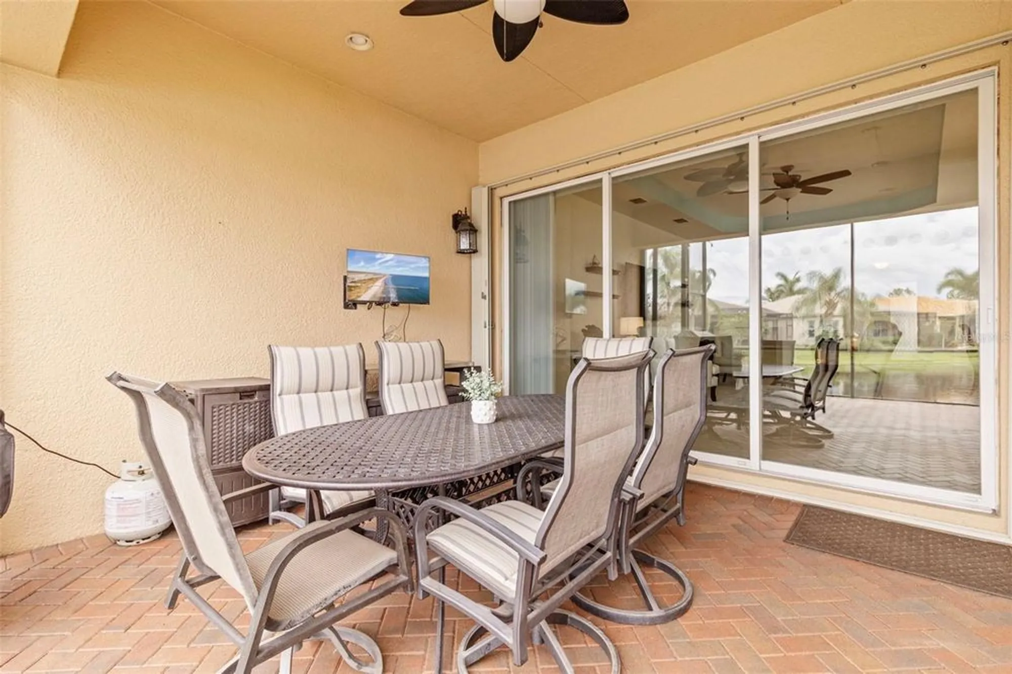 Property Slideshow image 38 of 49 | 16133 coquina bay ln, Wimauma, FL, 33598