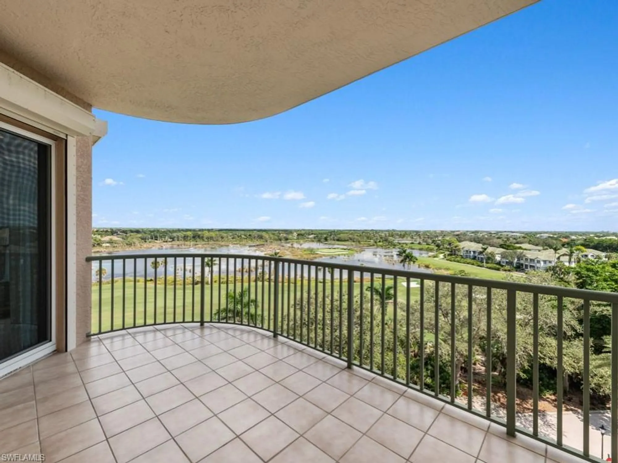 Property Slideshow image 21 of 46 | 4811 island pond ct 705, Bonita Springs, FL, 34134