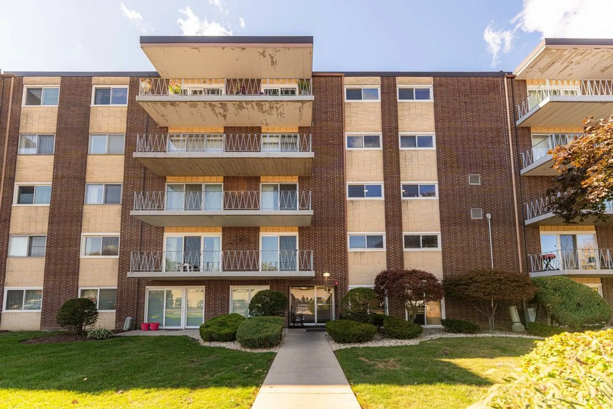 Property Slideshow image 1 of 1 | 2900 maple ave 13d, Downers Grove, IL, 60515