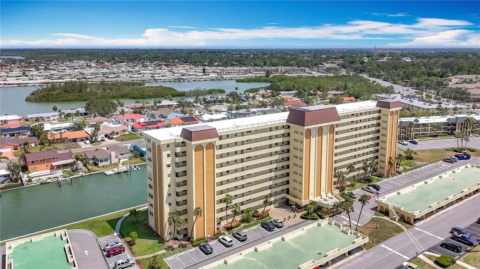 Property Slideshow image 8 of 61 | 4725 cove cir apt 908, St Petersburg, FL, 33708