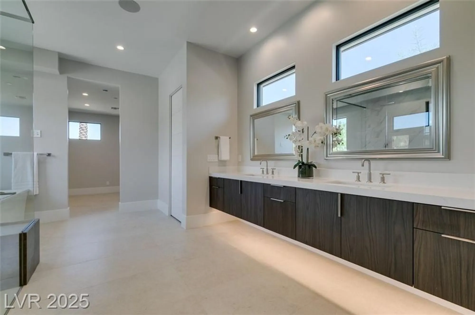 Property Slideshow image 32 of 48 | 40 reflection shores ln, Henderson, NV, 89011