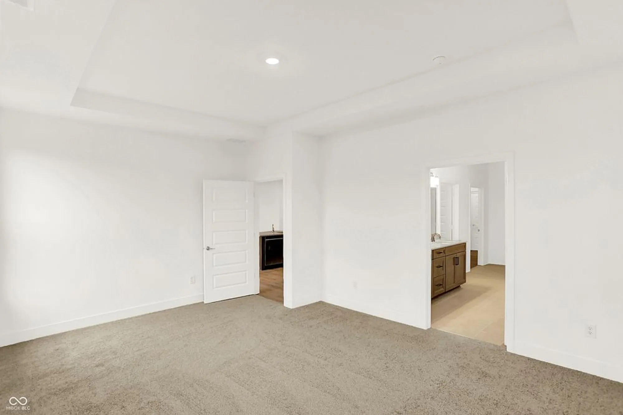 Property Slideshow image 34 of 52 | 5076 foxley park ln, Avon, IN, 46123