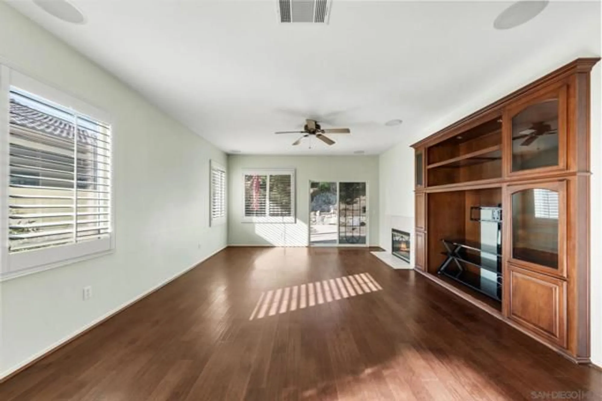 Property Slideshow image 13 of 37 | 27992 whisperwood dr, Menifee, CA, 92584