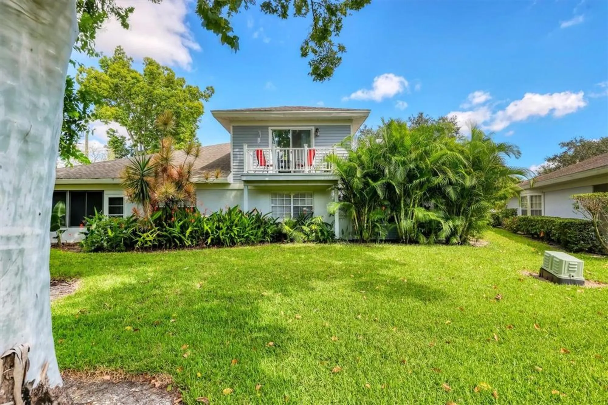 Property Slideshow image 5 of 63 | 6465 carrington cir 44, Sarasota, FL, 34238