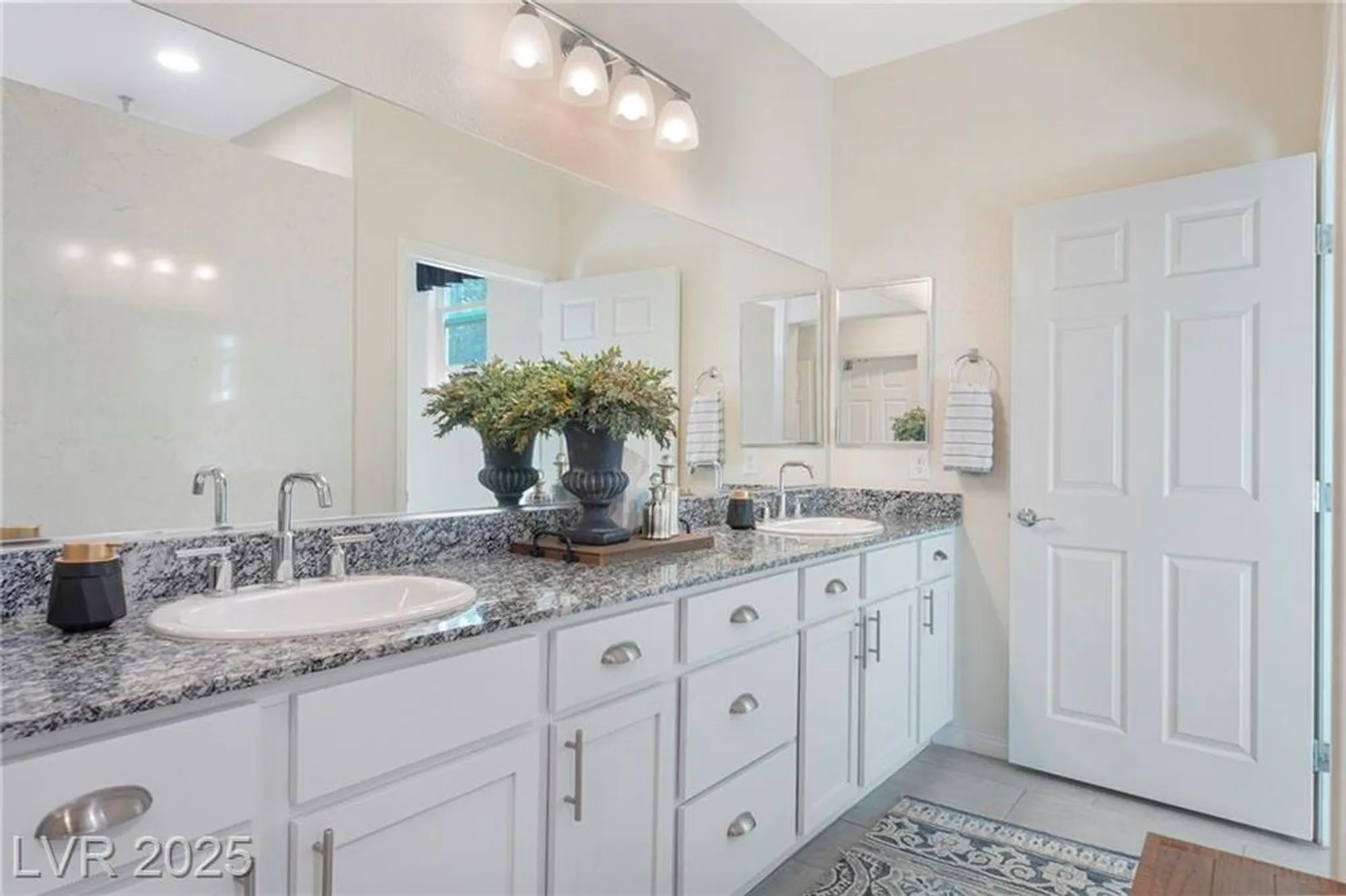 Property Slideshow image 44 of 68 | 1844 wolfcreek falls ct, Henderson, NV, 89044