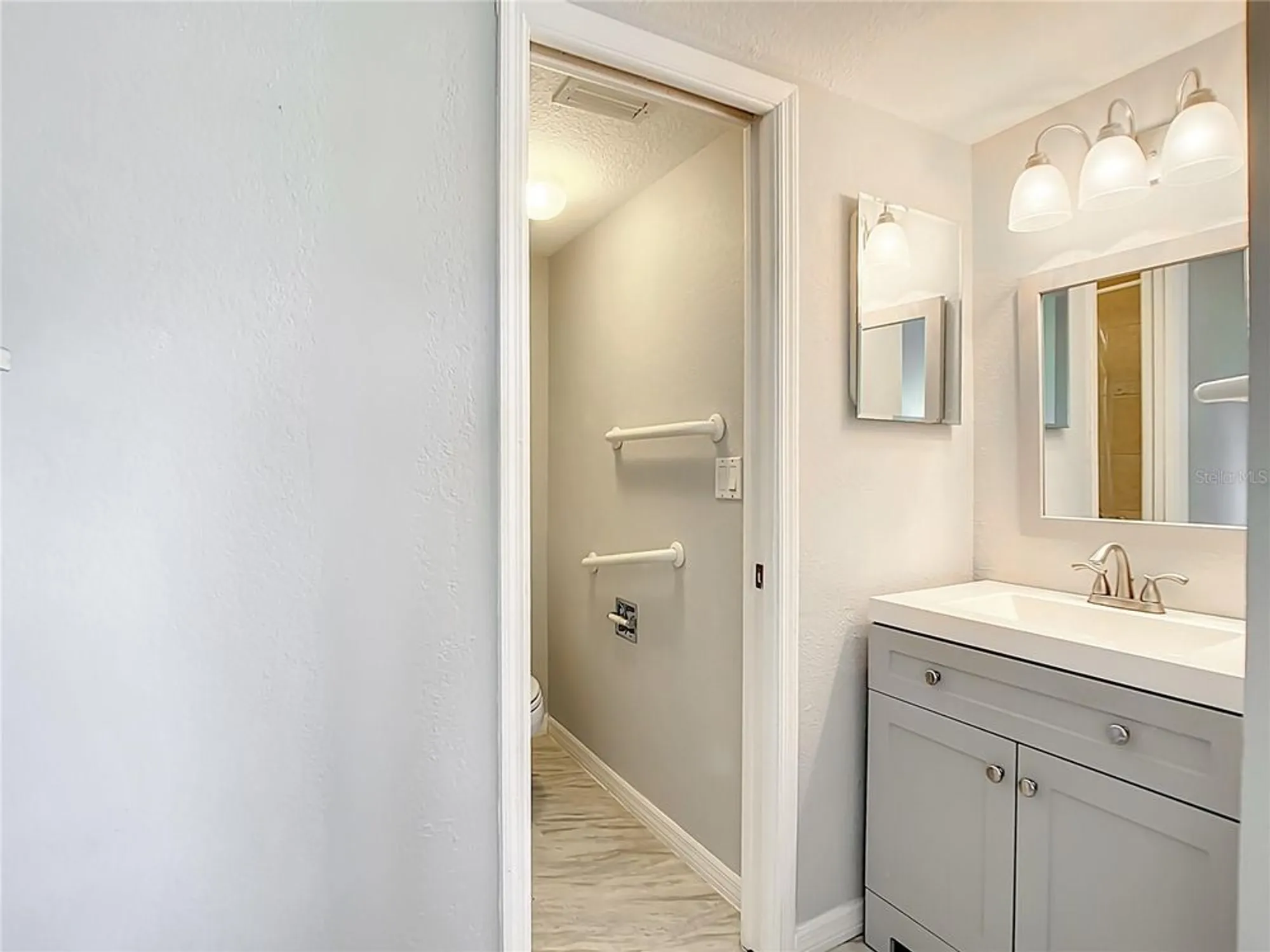 Property Slideshow image 23 of 57 | 404 cerromar cir 115, Venice, FL, 34293