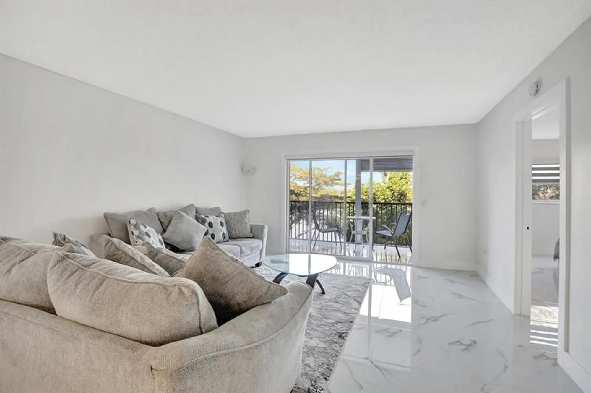 Property Slideshow image 14 of 45 | 13355 sw 16th ct, Pembroke Pines, FL, 33027