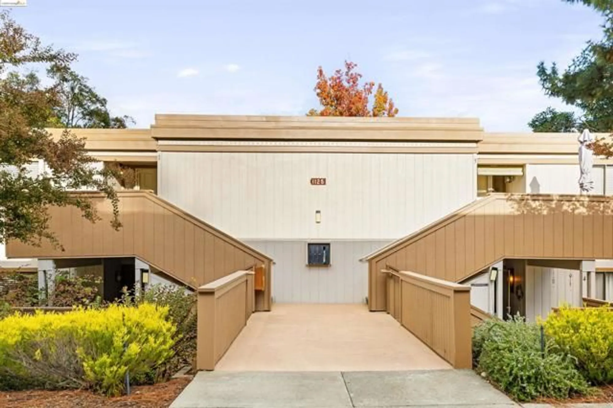 Property Slideshow image 2 of 47 | 1125 singingwood ct 1, Walnut Creek, CA, 94595