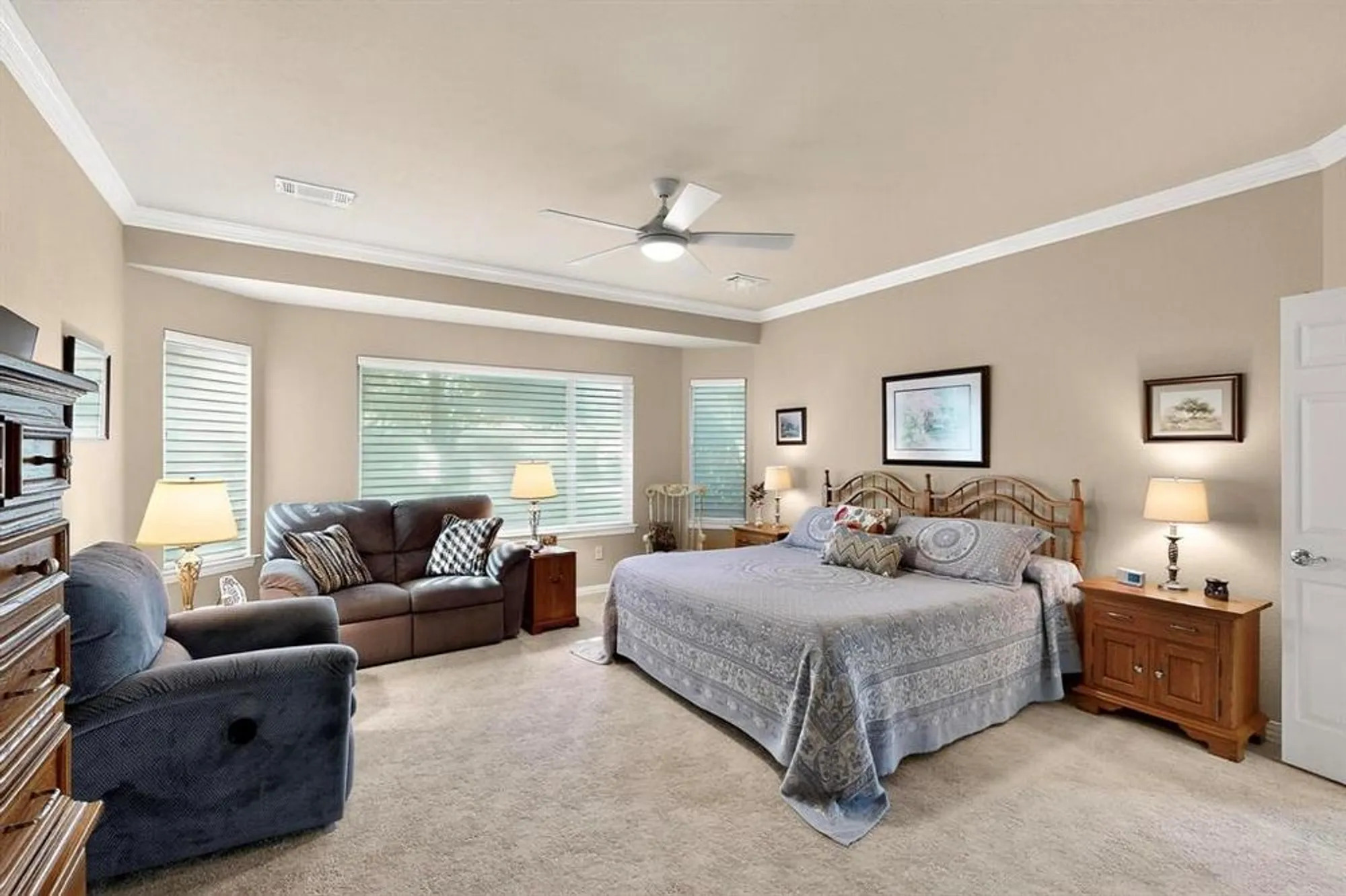 Property Slideshow image 11 of 28 | 9517 crestview dr, Denton, TX, 76207