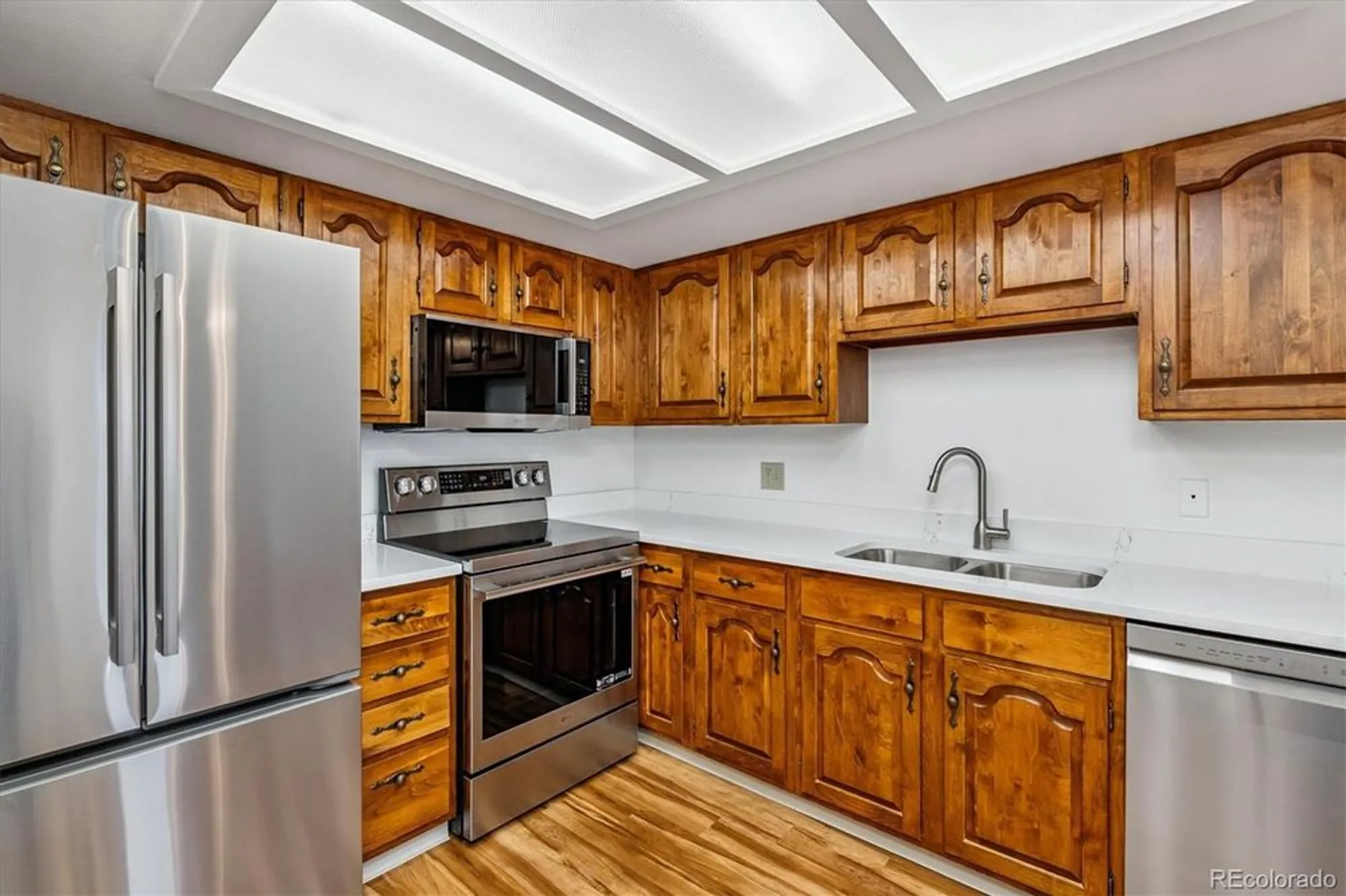 Property Slideshow image 3 of 35 | 13991 e marina dr apt 501, Aurora, CO, 80014