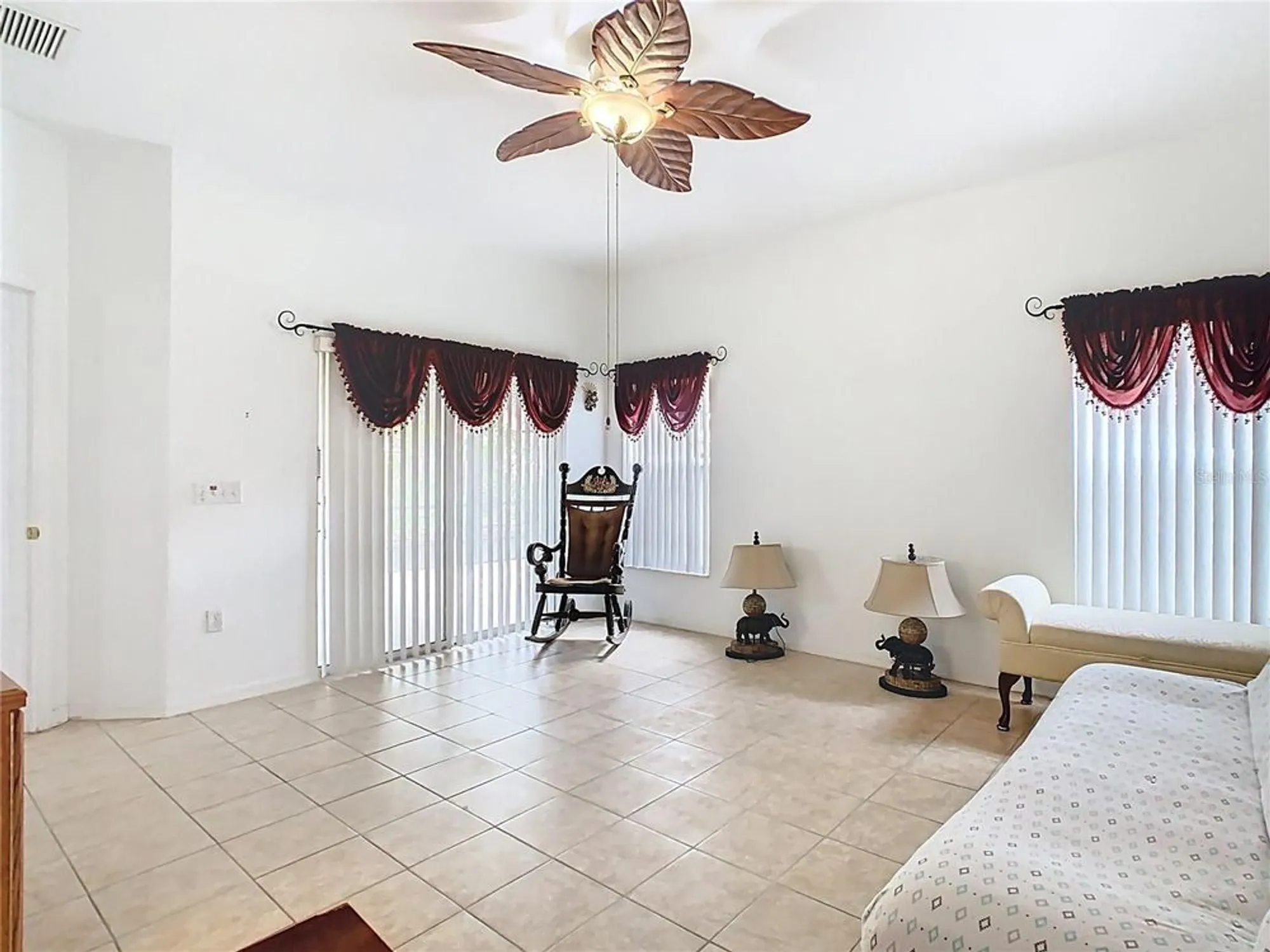 Property Slideshow image 23 of 52 | 572 sienna dr, Poinciana, FL, 34759