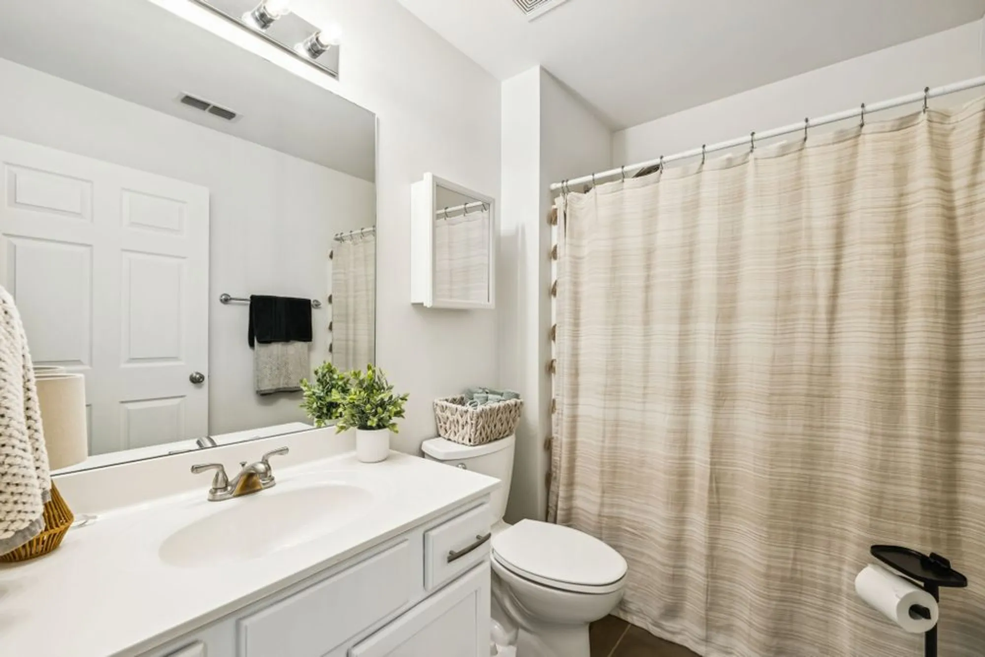 Property Slideshow image 15 of 27 | 423 forest glen cir, Murfreesboro, TN, 37128