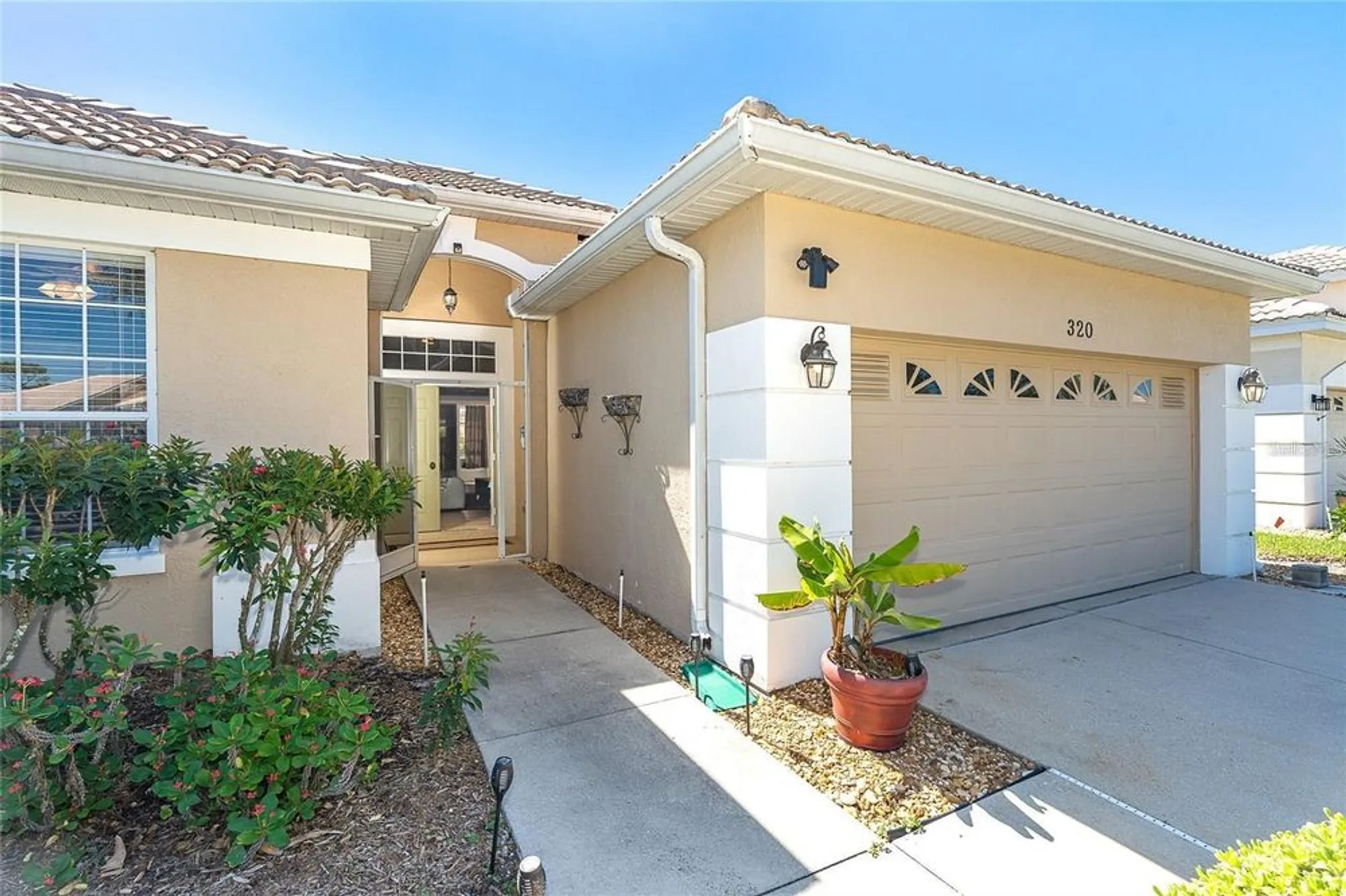 Property Slideshow image 24 of 28 | 320 langholm dr, Venice, FL, 34293