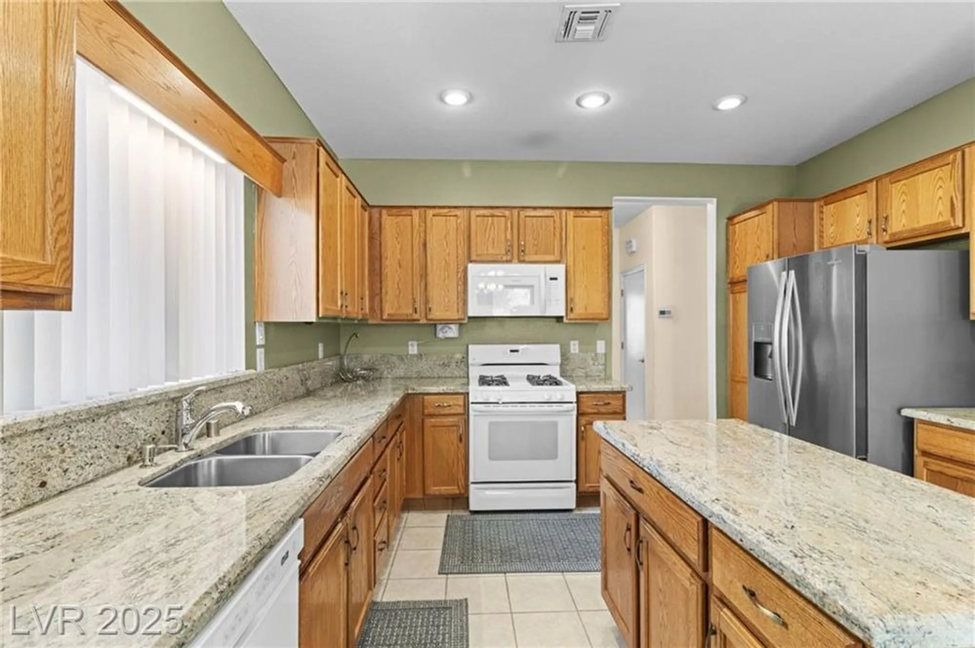 Property Slideshow image 12 of 40 | 2145 king mesa dr, Henderson, NV, 89012
