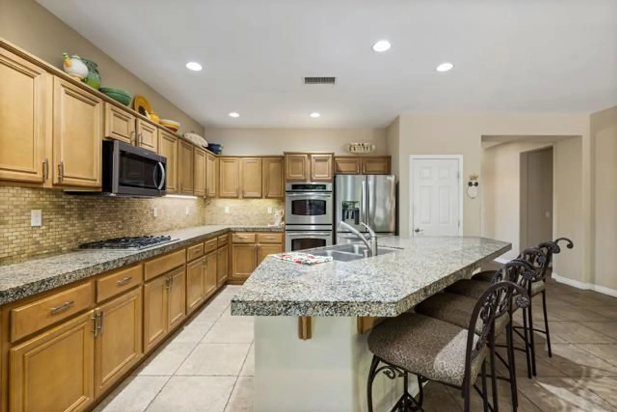 Property Slideshow image 17 of 48 | 60119 honeysuckle st, La Quinta, CA, 92253