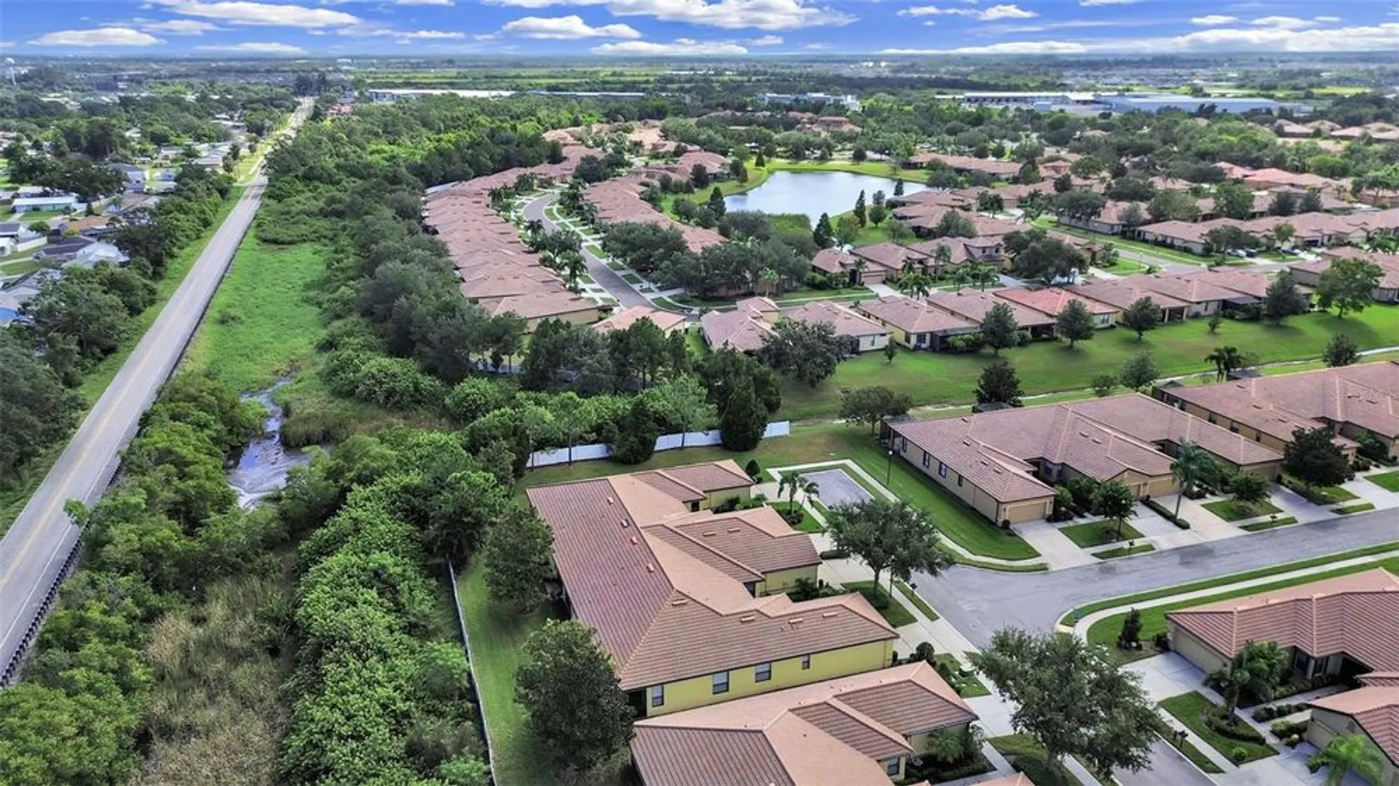 Property Slideshow image 92 of 100 | 303 bluewater falls ct, Apollo Beach, FL, 33572