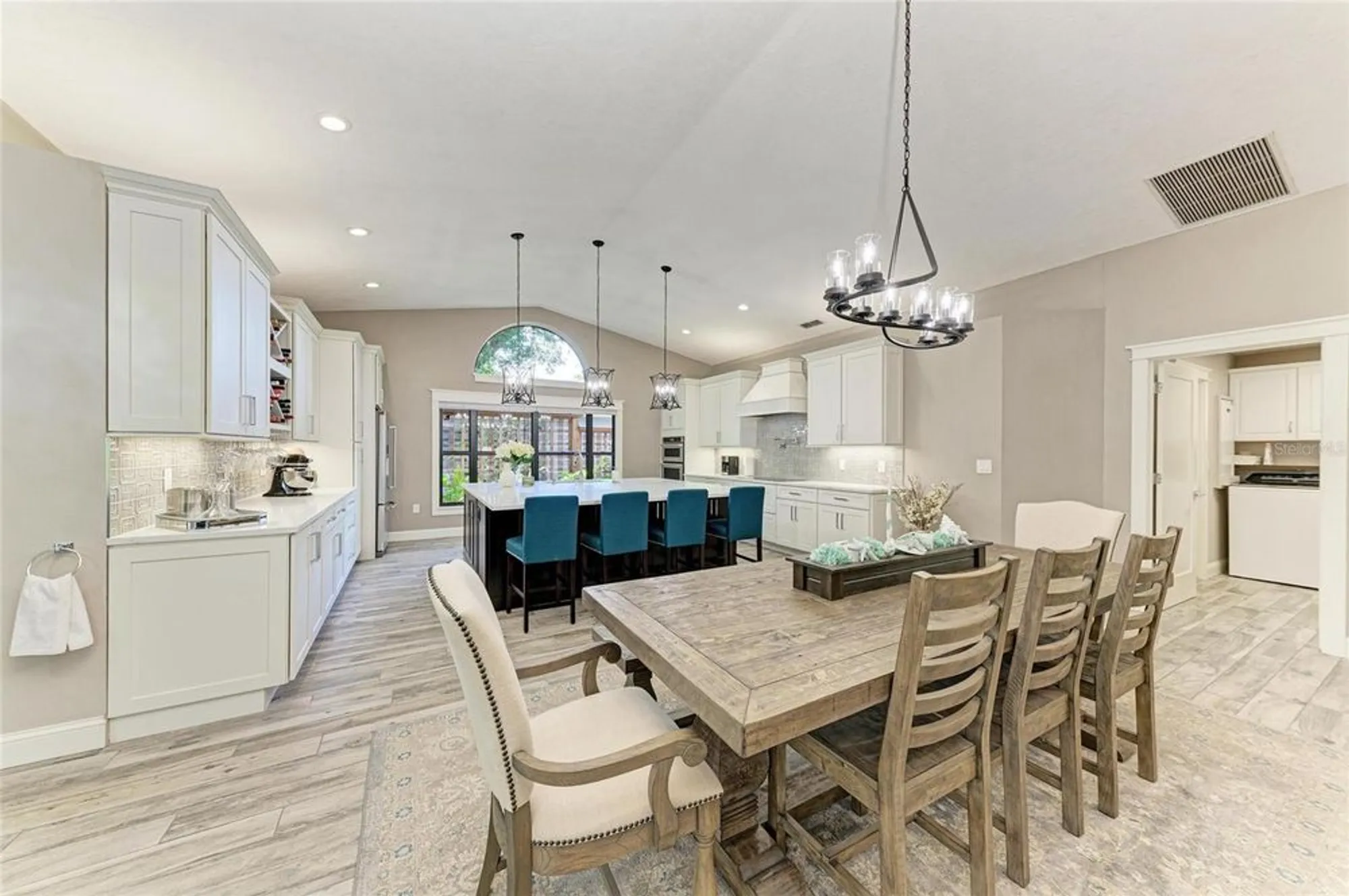 Property Slideshow image 17 of 69 | 8416 palm lakes ct, Sarasota, FL, 34243