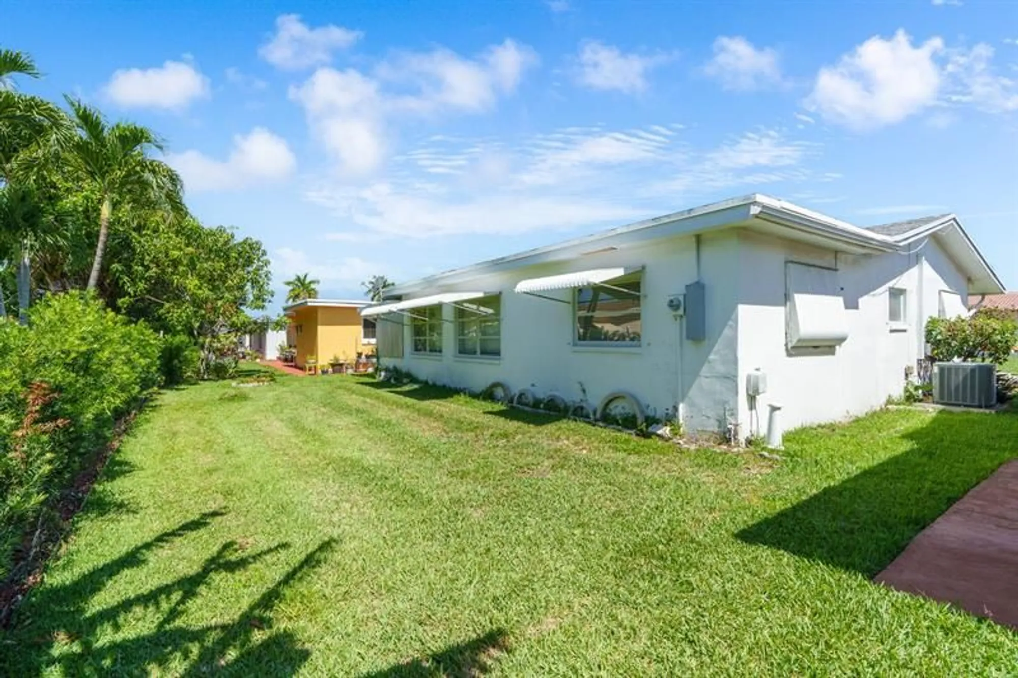 Property Slideshow image 32 of 35 | 4510 nw 49th ct, Tamarac, FL, 33319