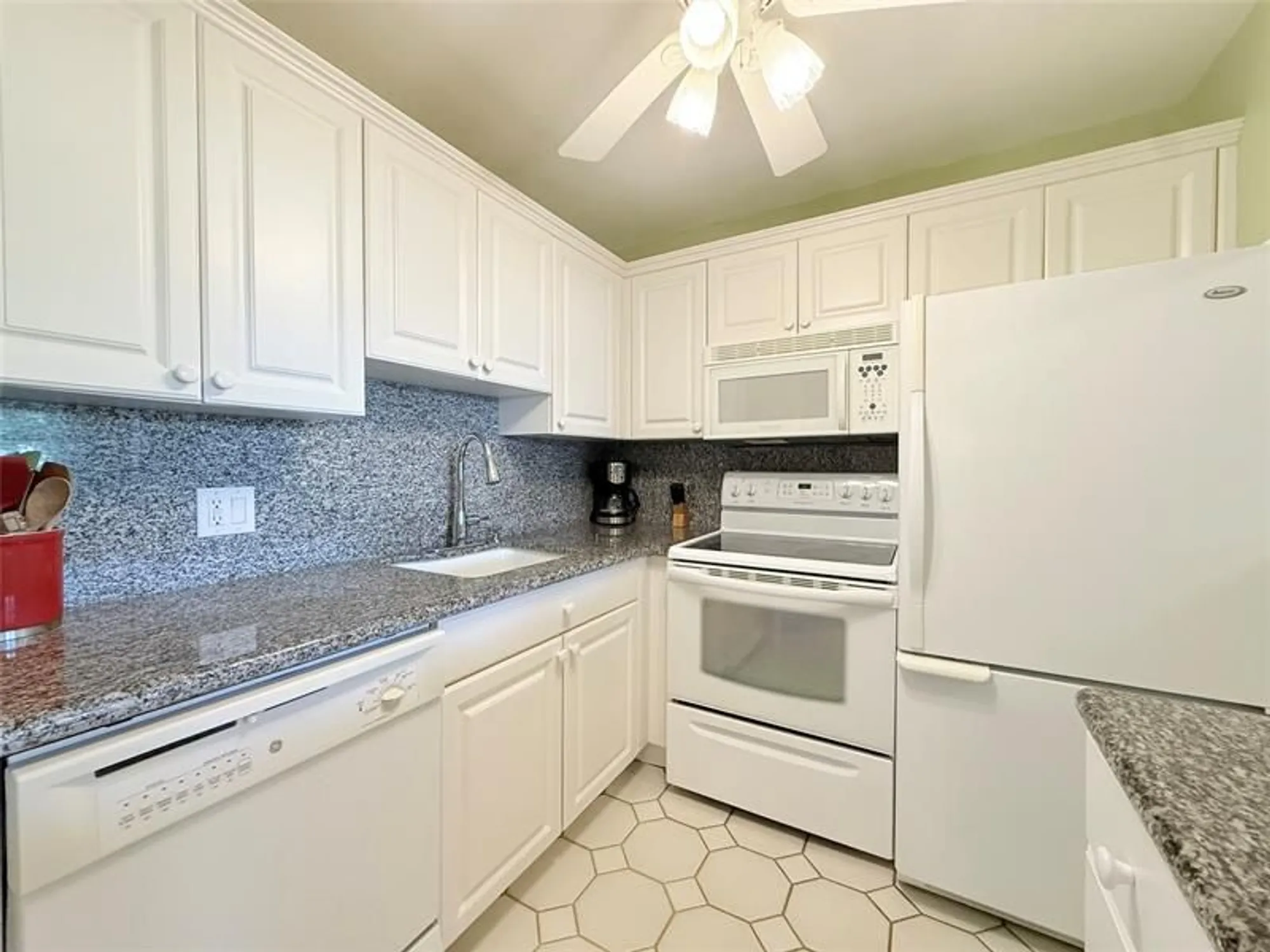 Property Slideshow image 13 of 44 | 1113 cambridge e # 1113, Deerfield Beach, FL, 33442