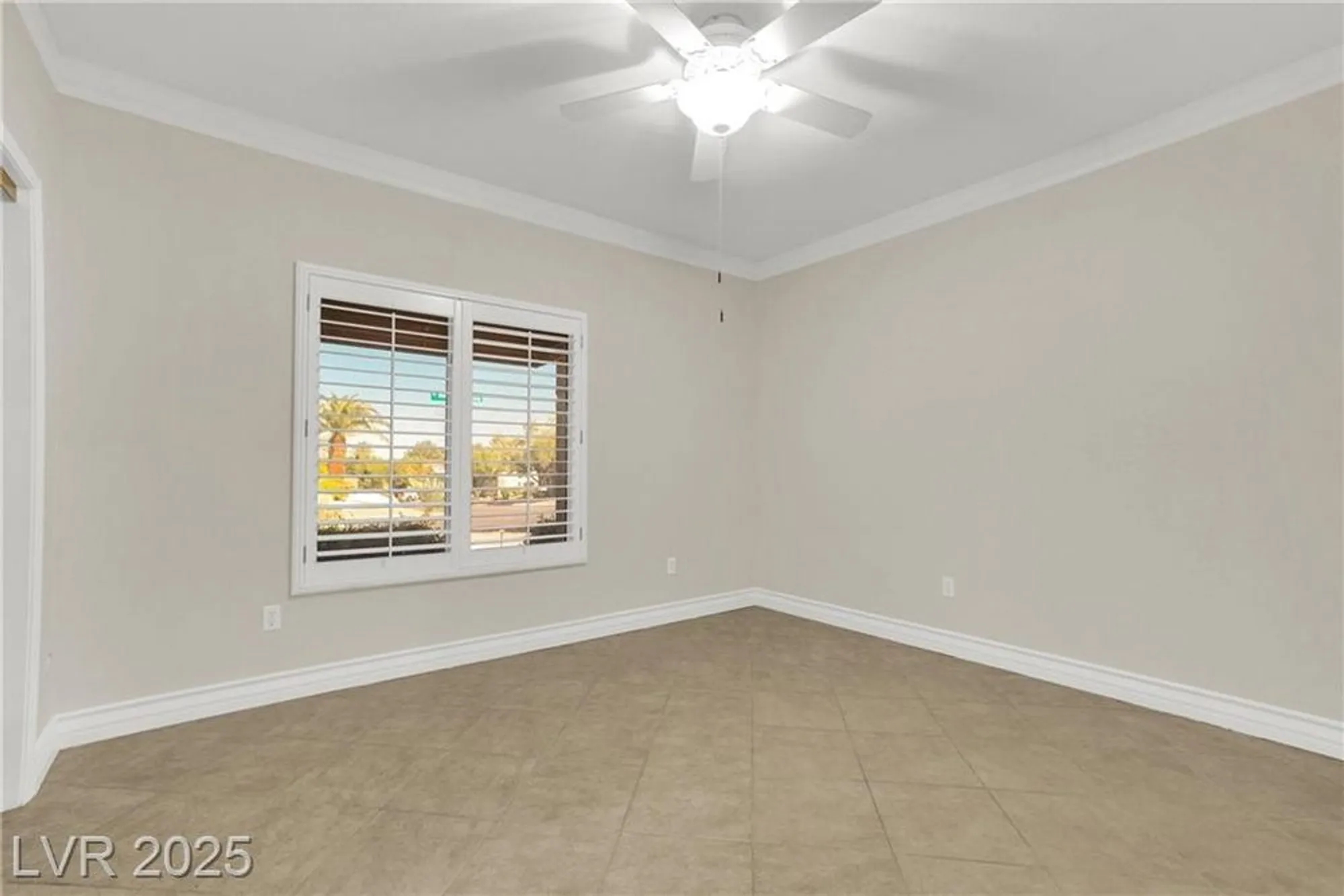 Property Slideshow image 18 of 26 | 2501 maddington dr, Las Vegas, NV, 89134