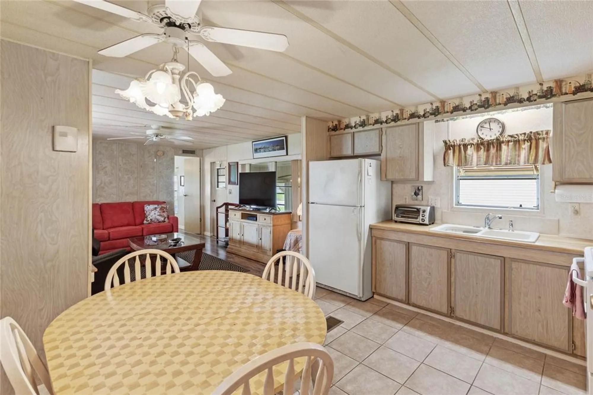 Property Slideshow image 9 of 27 | 805 royal palm ave, The Villages, FL, 32159