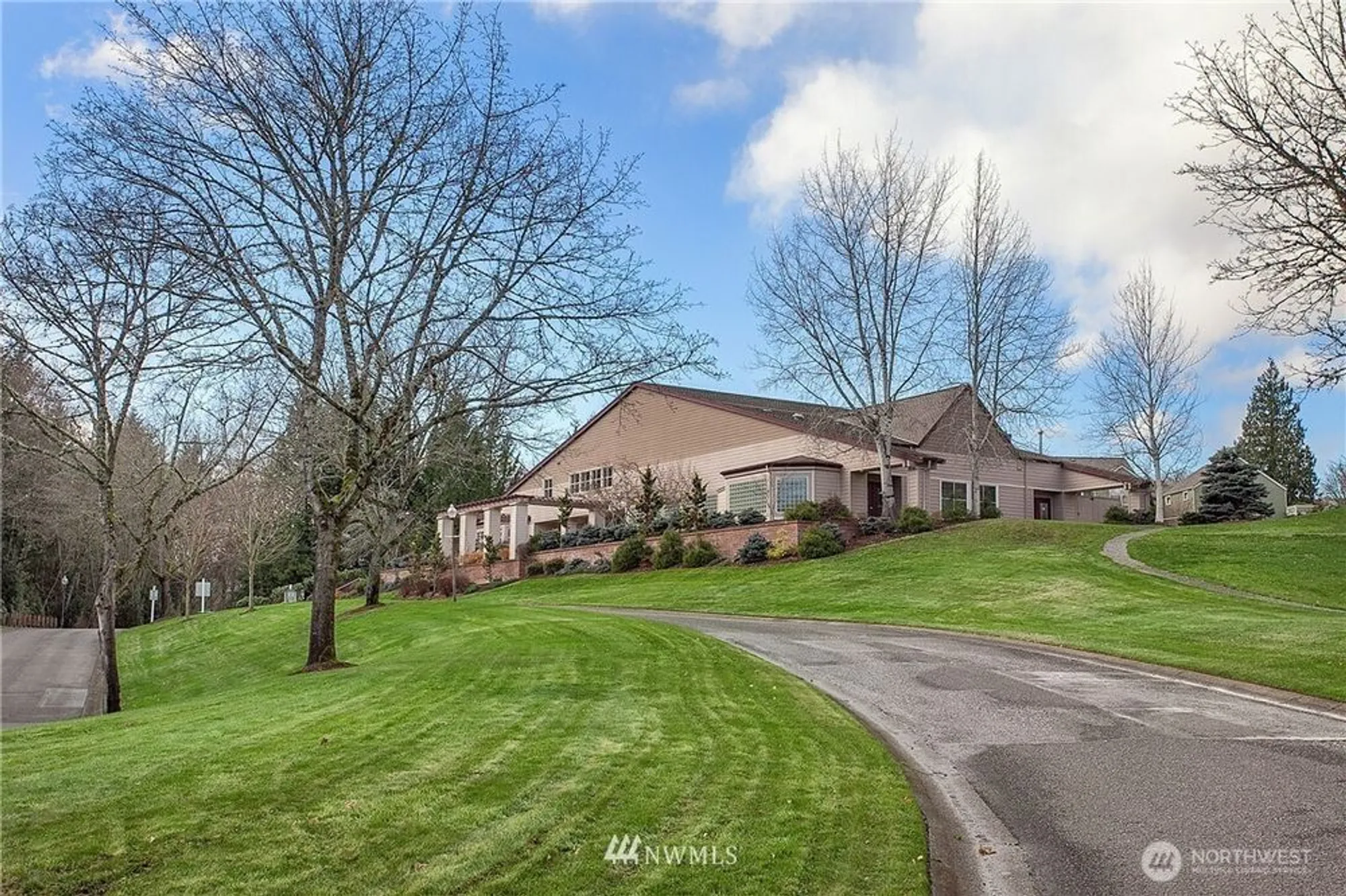 Property Slideshow image 26 of 40 | 4133 224th ln 302, Issaquah, WA, 98029