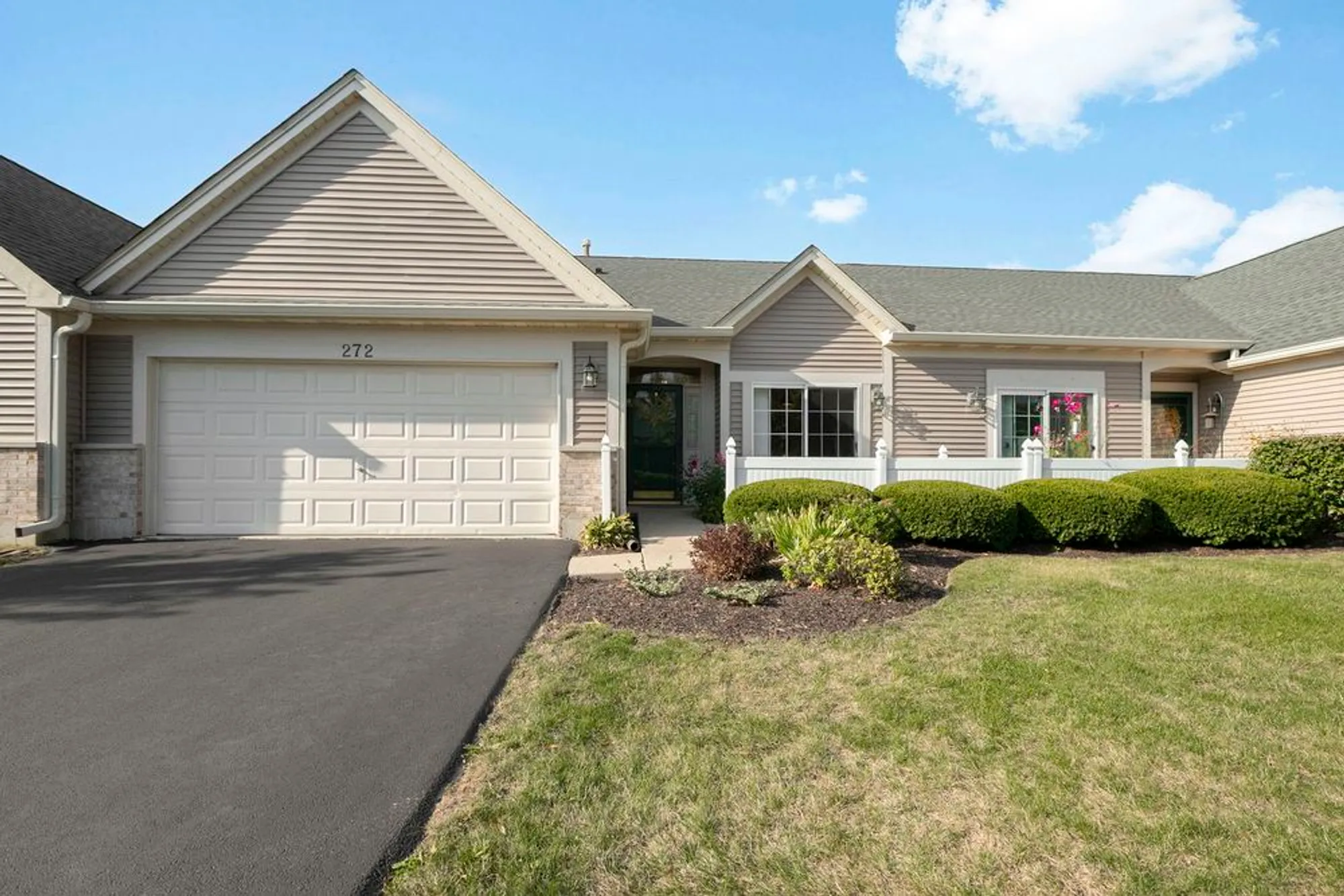 Property Slideshow image 27 of 32 | 272 enfield ln, Grayslake, IL, 60030