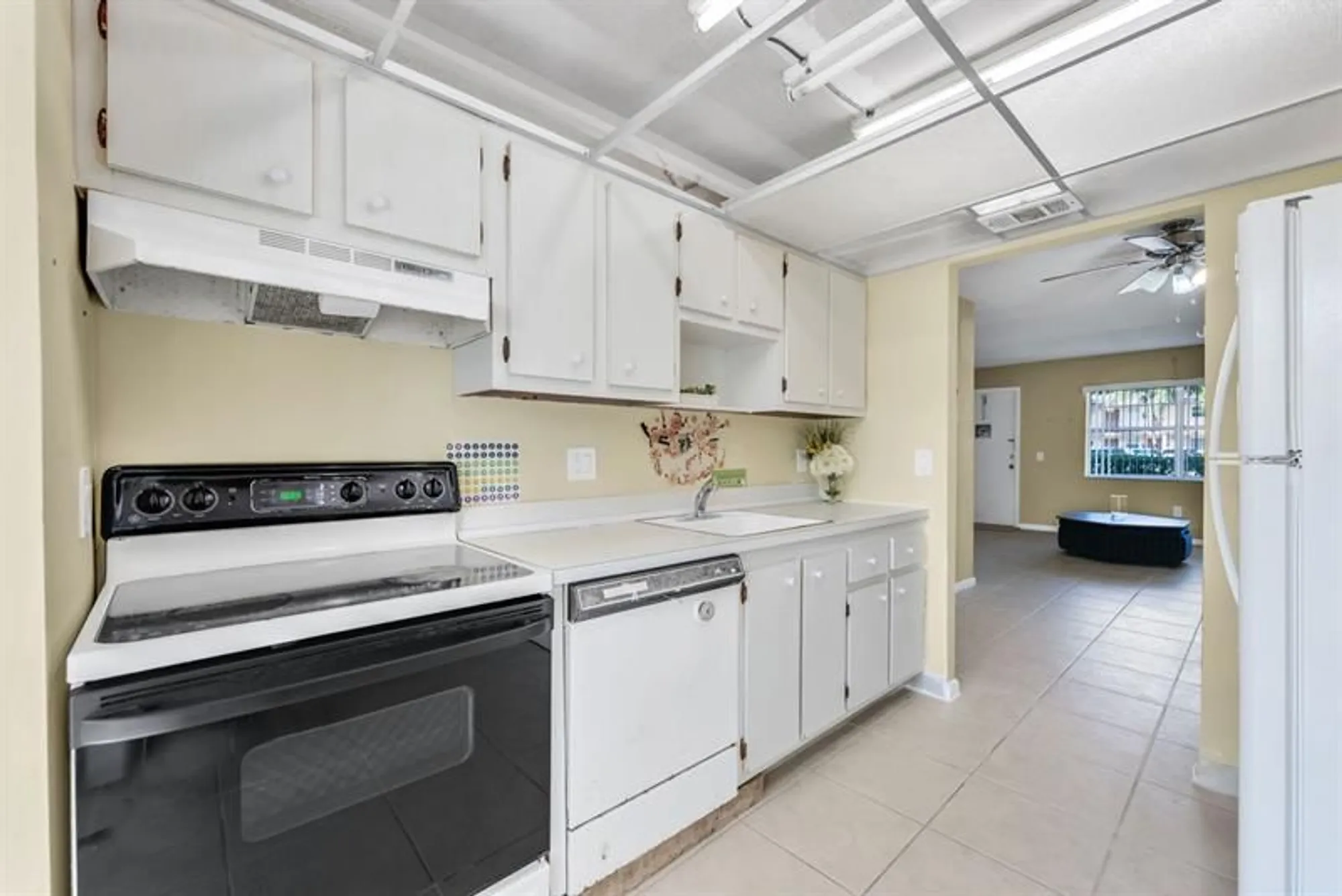 Property Slideshow image 5 of 29 | 331 nw 76th ave apt 104, Margate, FL, 33063