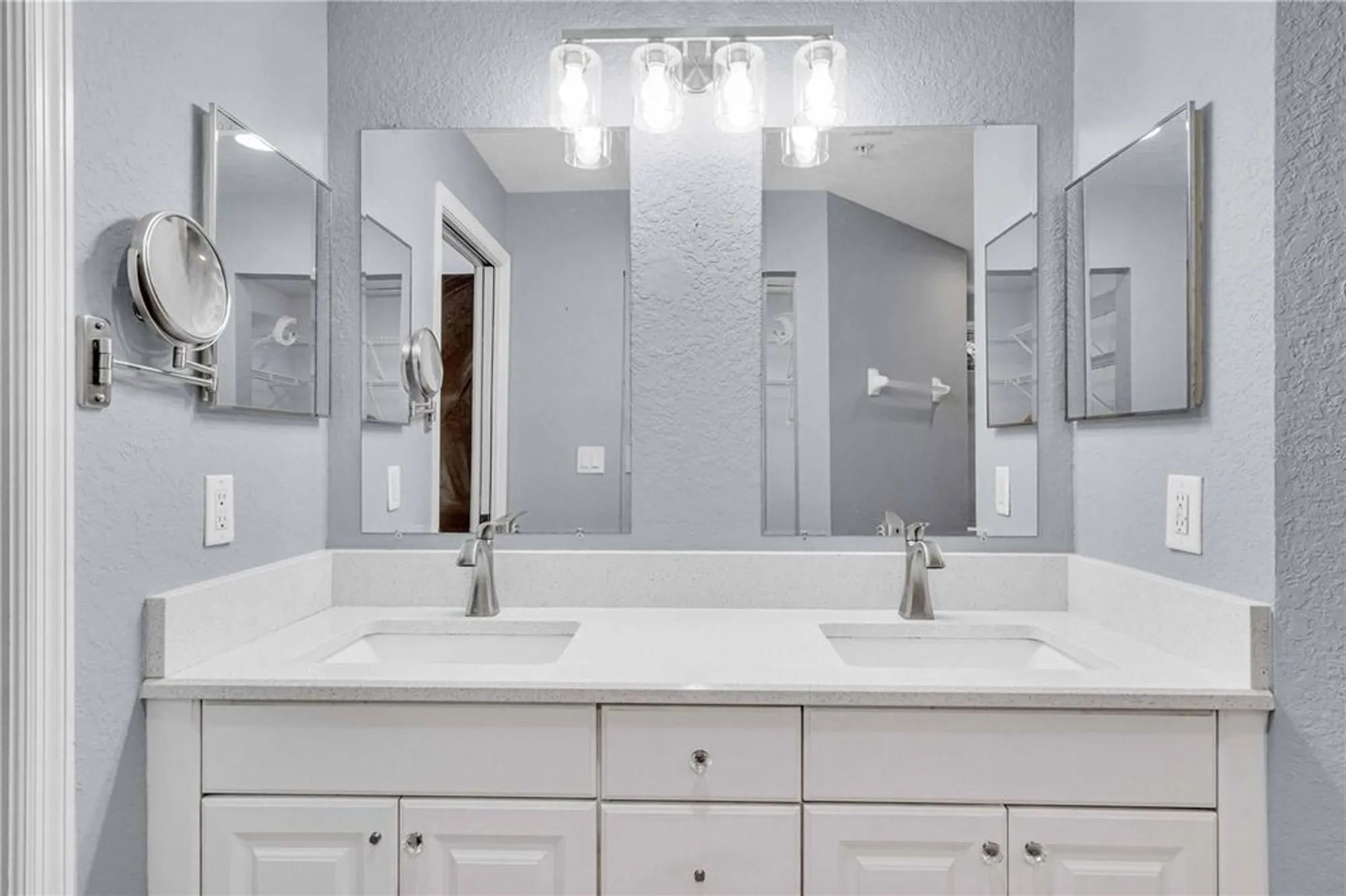 Property Slideshow image 17 of 51 | 6421 bay cedar ln, Bradenton, FL, 34203