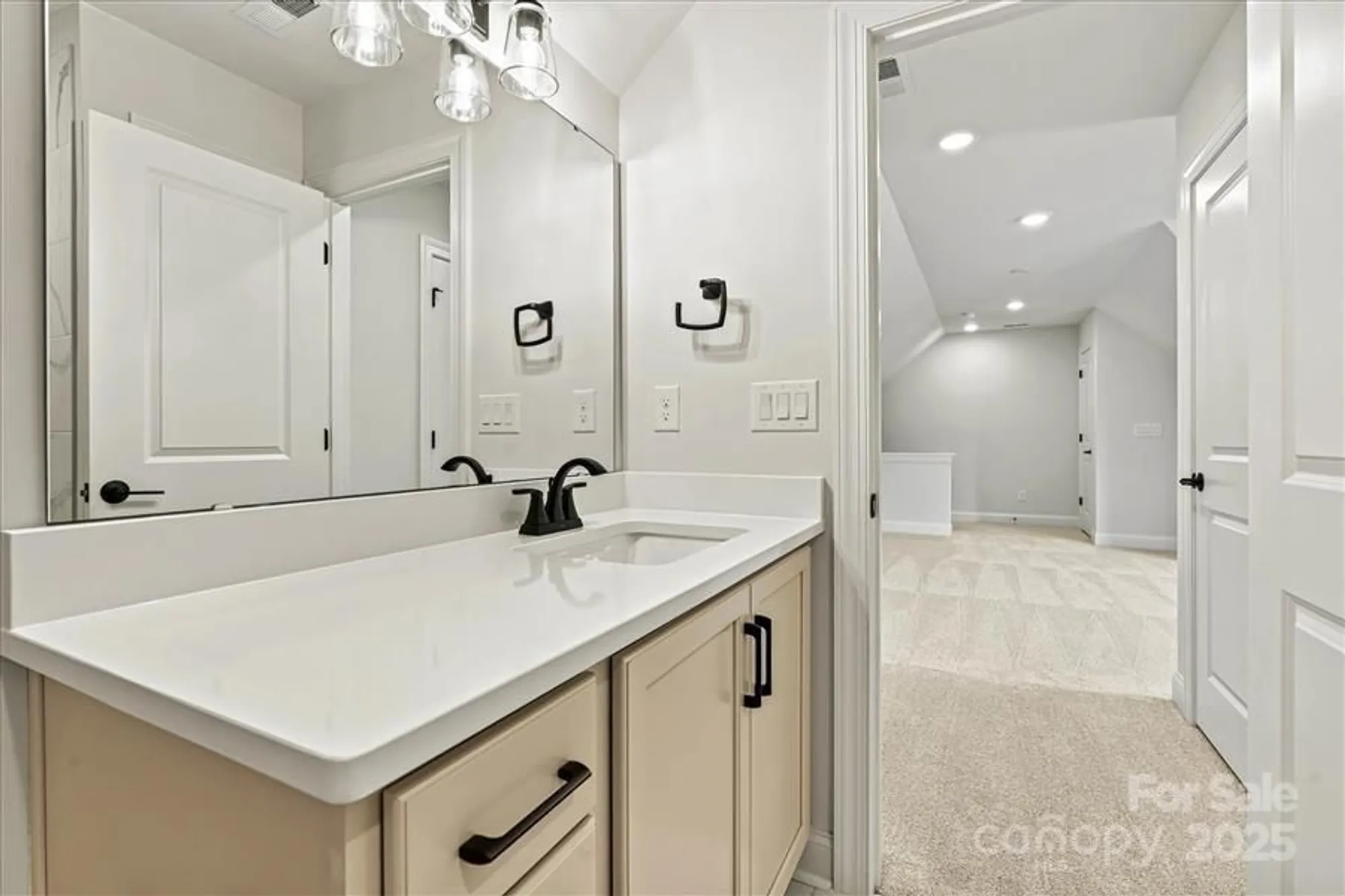 Property Slideshow image 27 of 34 | 114 alenda lux cir # 3, Mooresville, NC, 28115