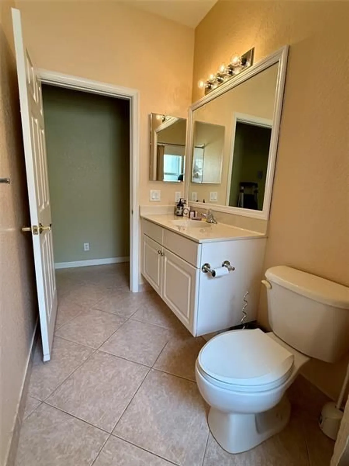 Property Slideshow image 23 of 47 | 344 nw breezy point loop, Port St Lucie, FL, 34986