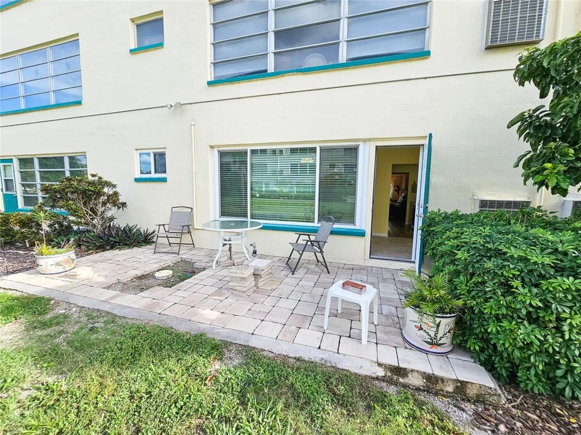 Property Slideshow image 9 of 32 | 2960 59th st 105, Gulfport, FL, 33707