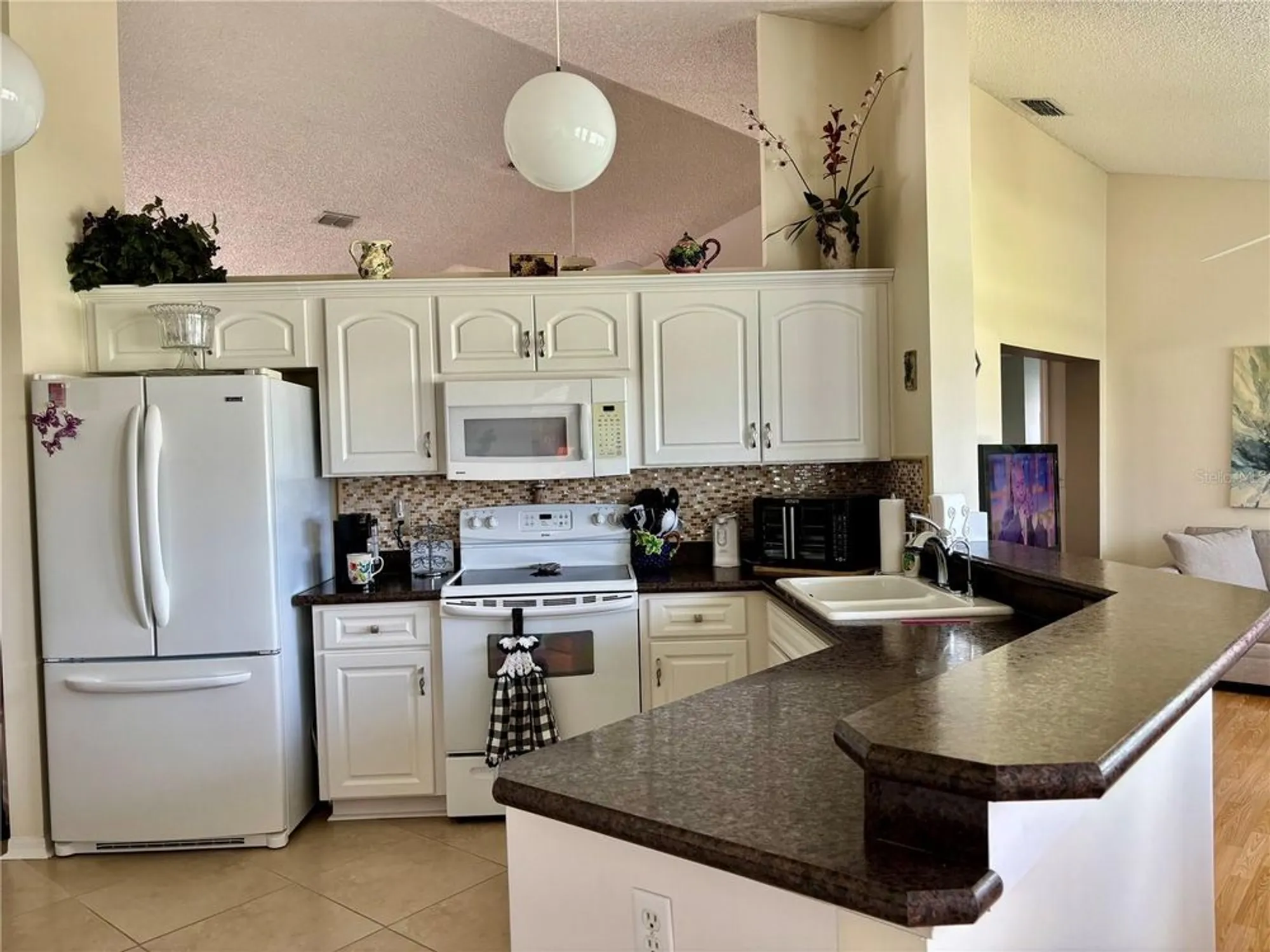 Property Slideshow image 10 of 35 | 2002 e del webb blvd, Sun City Center, FL, 33573