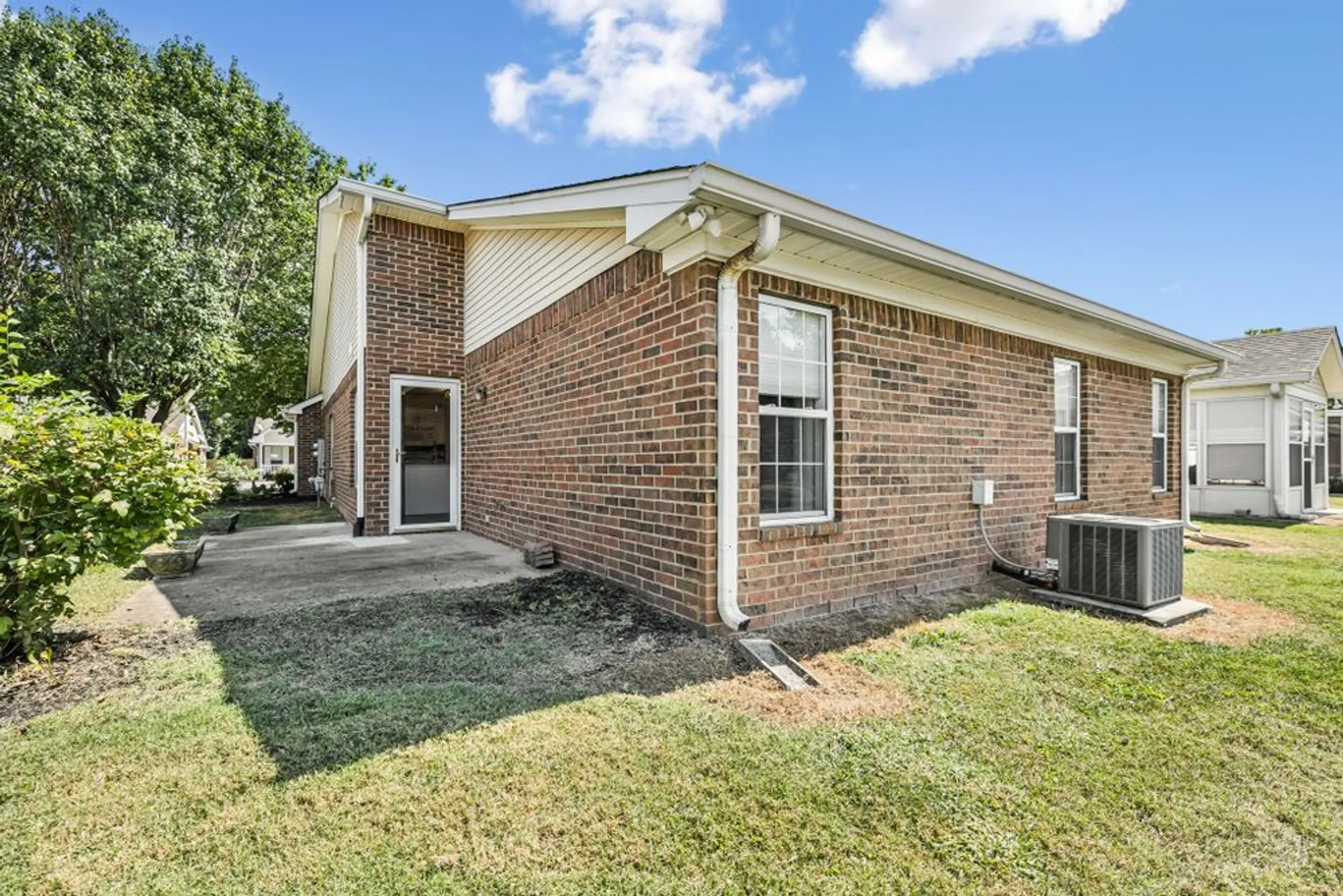 Property Slideshow image 26 of 27 | 423 forest glen cir, Murfreesboro, TN, 37128