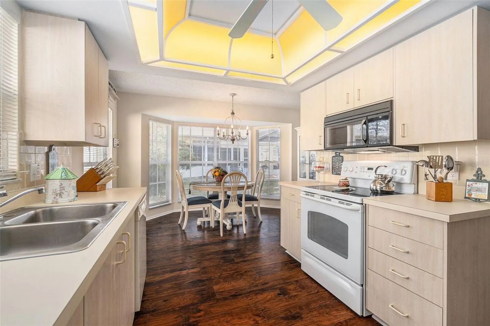 Property Slideshow image 14 of 37 | 4636 portland manor dr, New Port Richey, FL, 34655