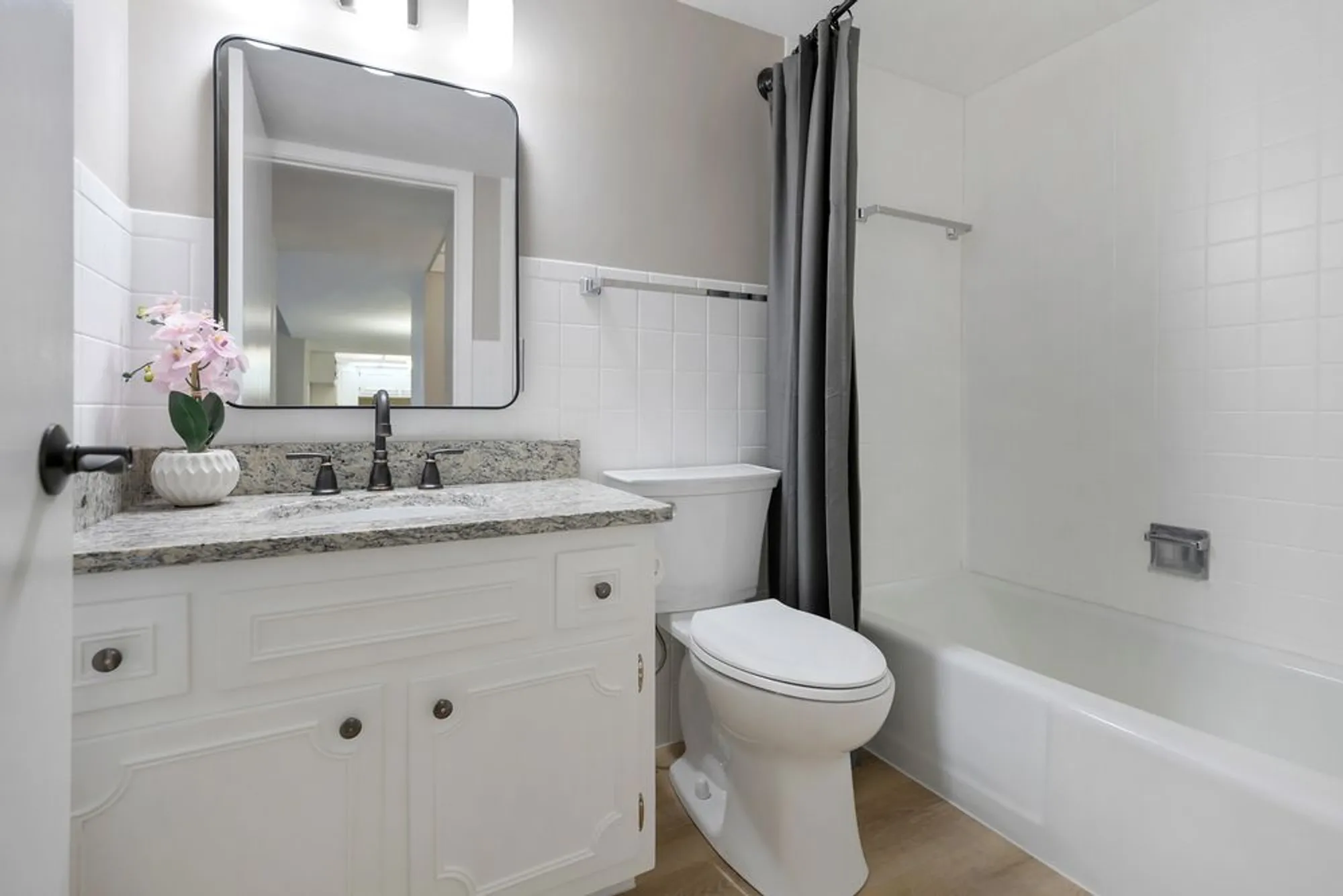 Property Slideshow image 13 of 19 | 2900 maple ave 17e, Downers Grove, IL, 60515