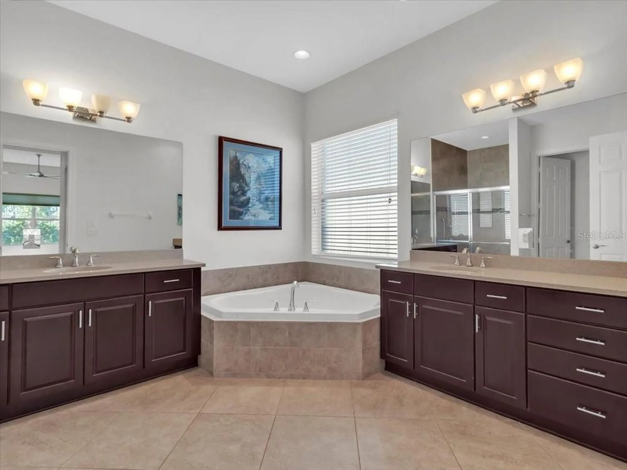 Property Slideshow image 34 of 76 | 16308 garnet glen pl, Wimauma, FL, 33598