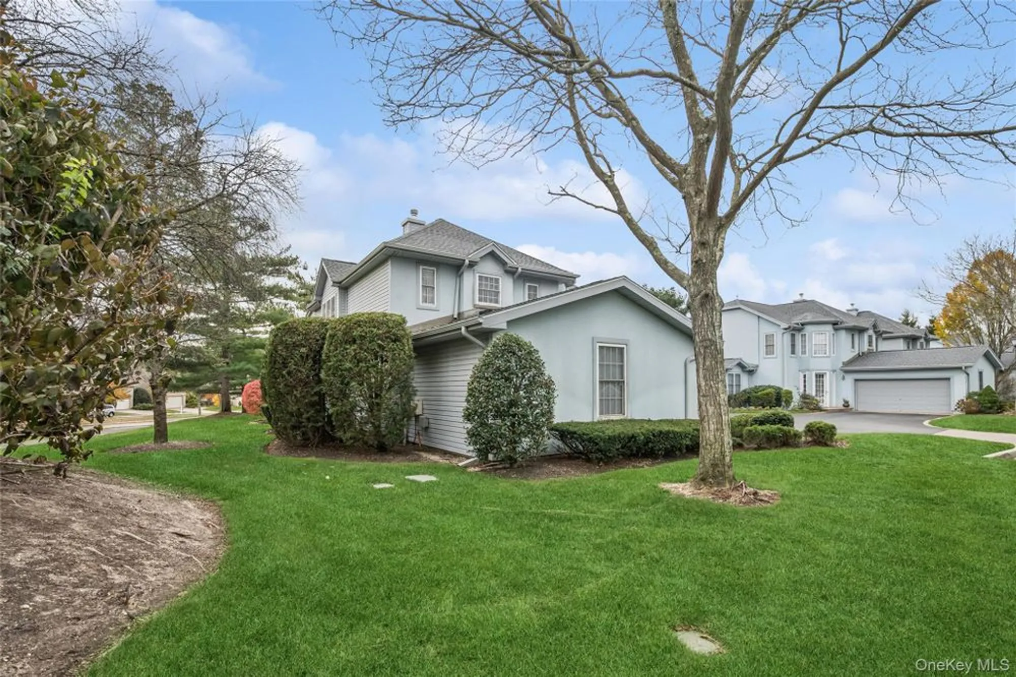 Property Slideshow image 18 of 20 | 652 balfour pl, Melville, NY, 11747